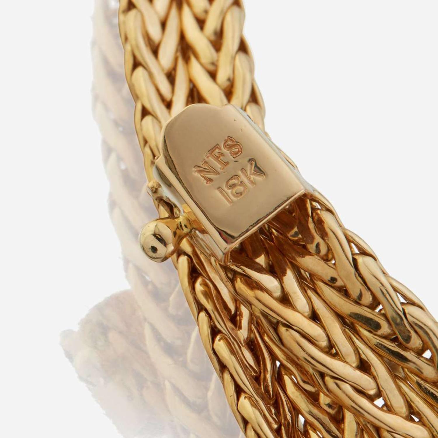 A gold necklace