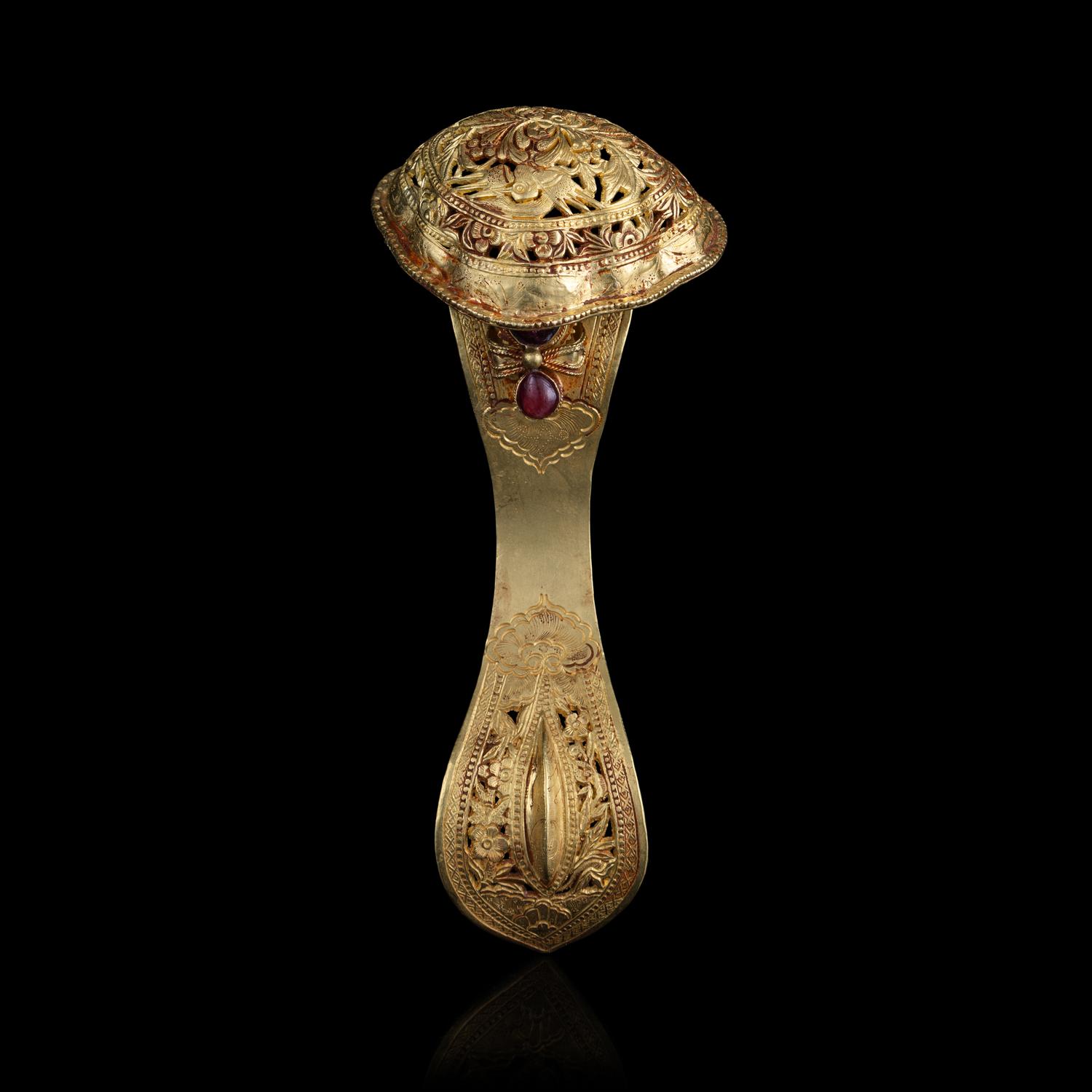 A Chinese Gold and Ruby Inset Ruyi -Shape Hair Ornament, Zan, Qing Dynasty 清 滇式嵌寶鏤空花卉紋如意金簪
