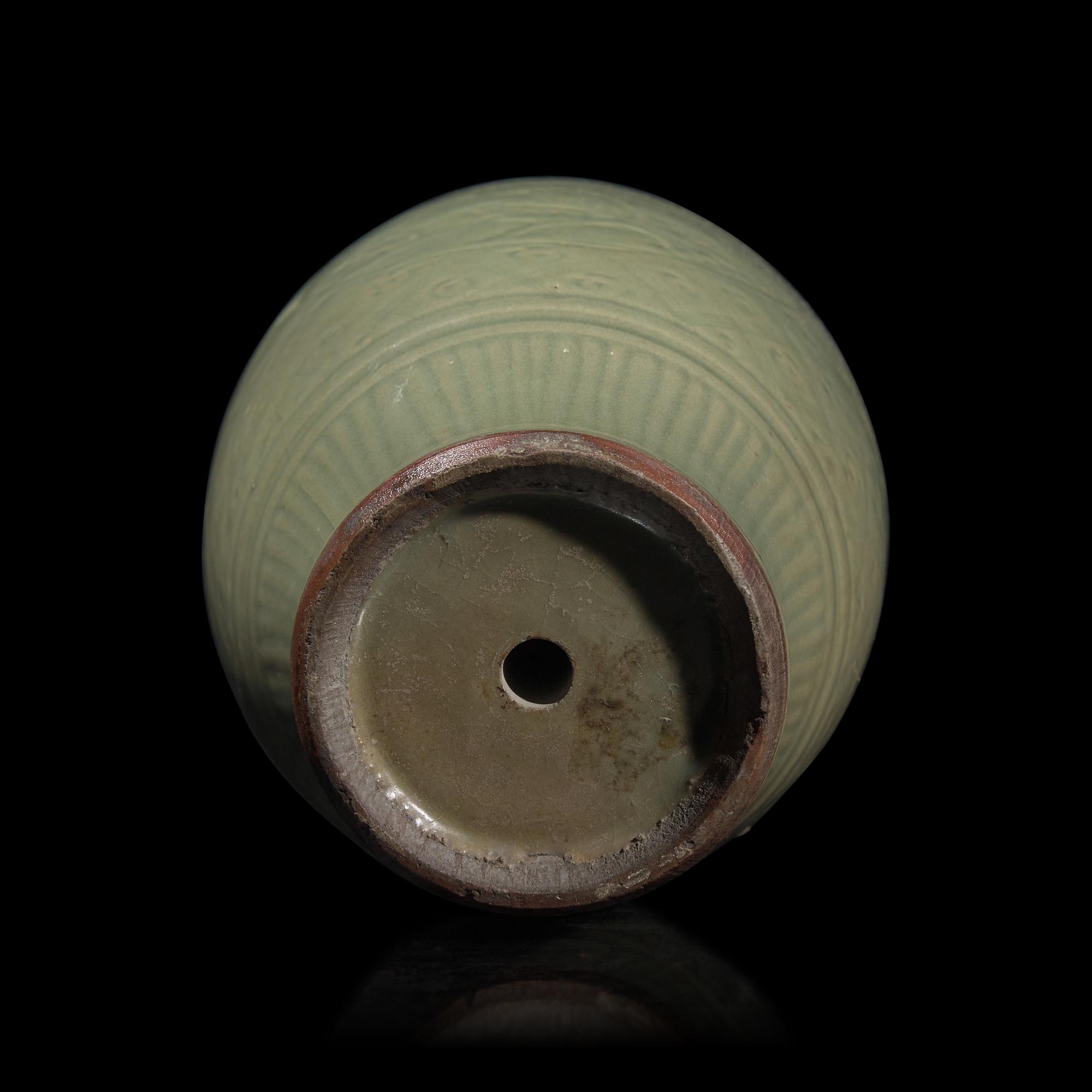 A Chinese Incised Longquan Celadon Ovoid Vase, Ming Dynasty 明 龍泉青瓷橄欖瓶