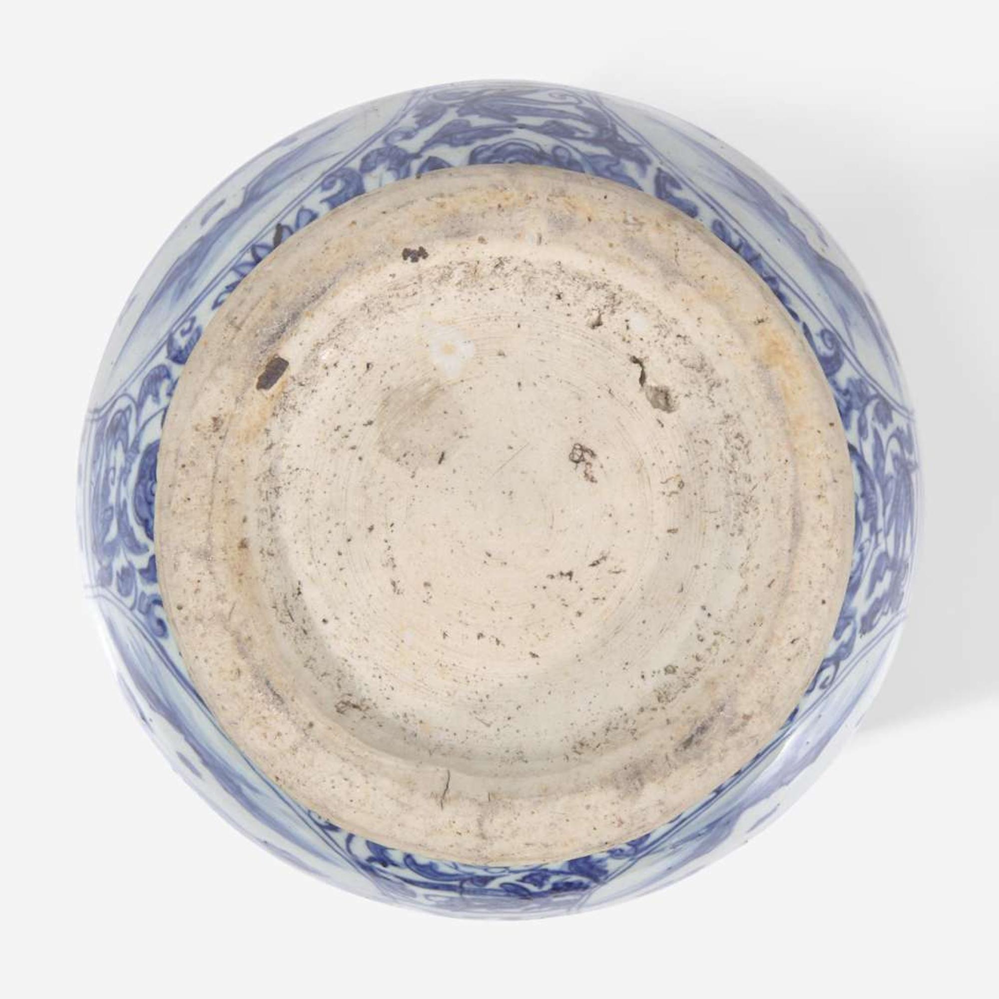 A Chinese blue and white porcelain jar 青花罐 17th century ????