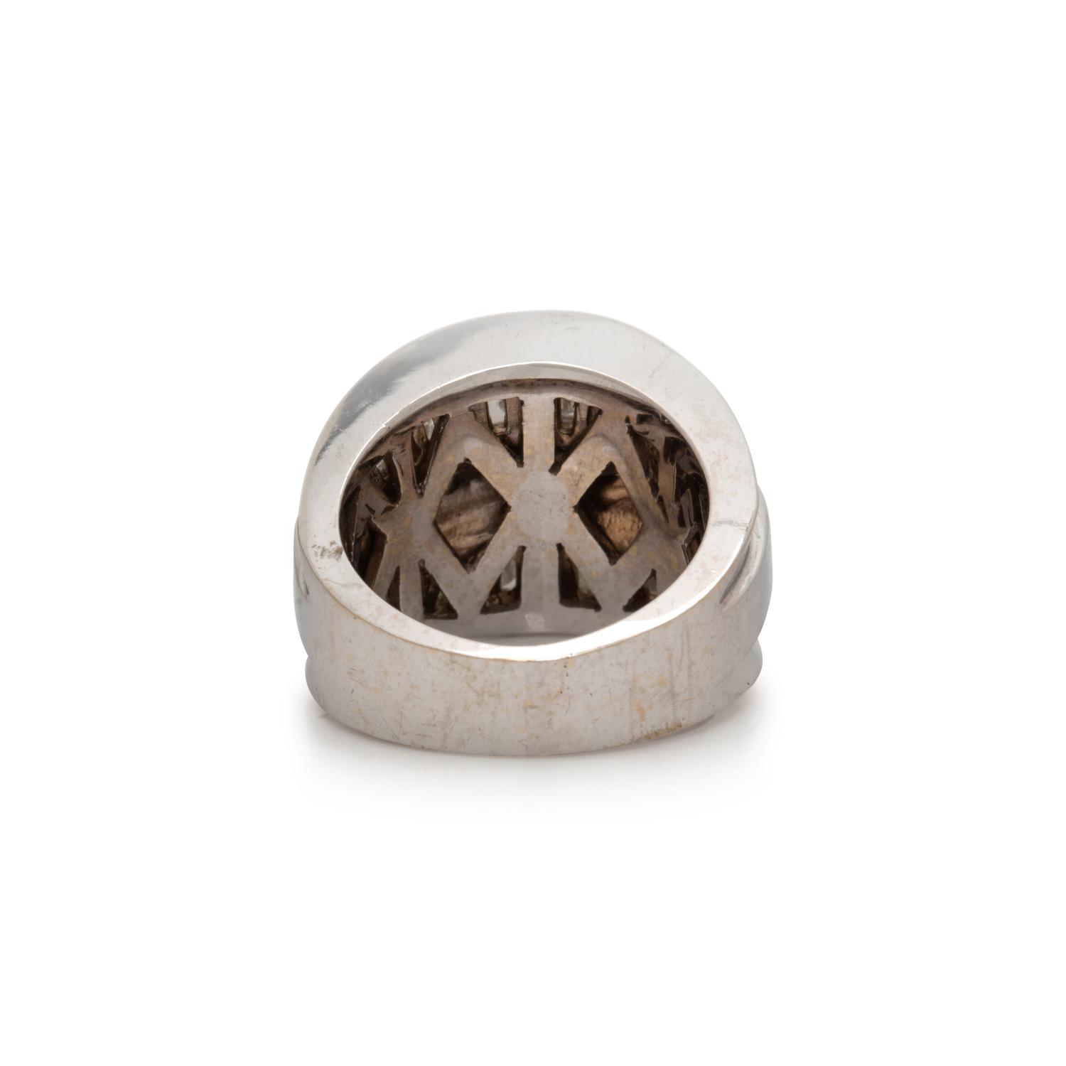 WHITE GOLD AND DIAMOND RING