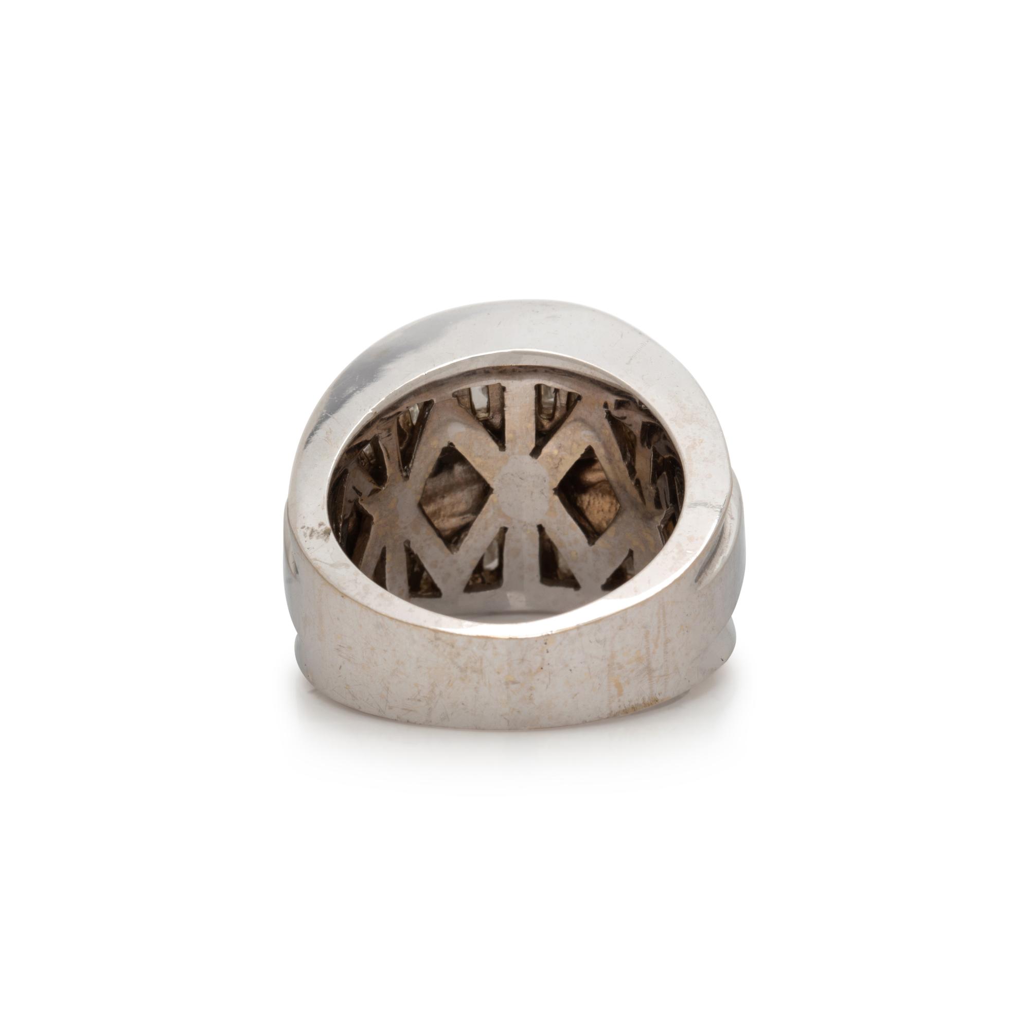 WHITE GOLD AND DIAMOND RING