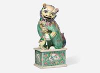 A large Chinese famille verte-glazed Buddhist lion and cub, Kangxi period 素三彩少獅太獅 清 康熙