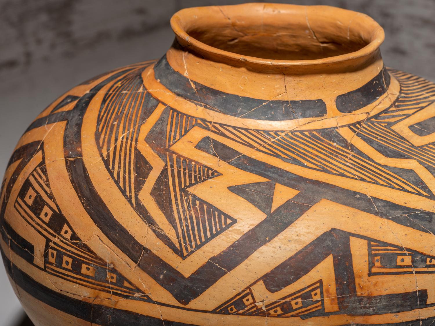 Ancestral Pueblo, Jeddito Black-on-Yellow Pottery Olla