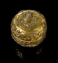 A Hardstone Inset Gilt Bronze Circular 'Dragon' Box and Cover — 18TH/19TH CENTURY