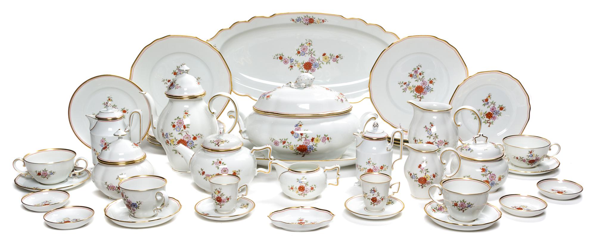 An Augarten Porcelain Dinner Service Width of widest 20 1/2 inches. — 20TH CENTURY