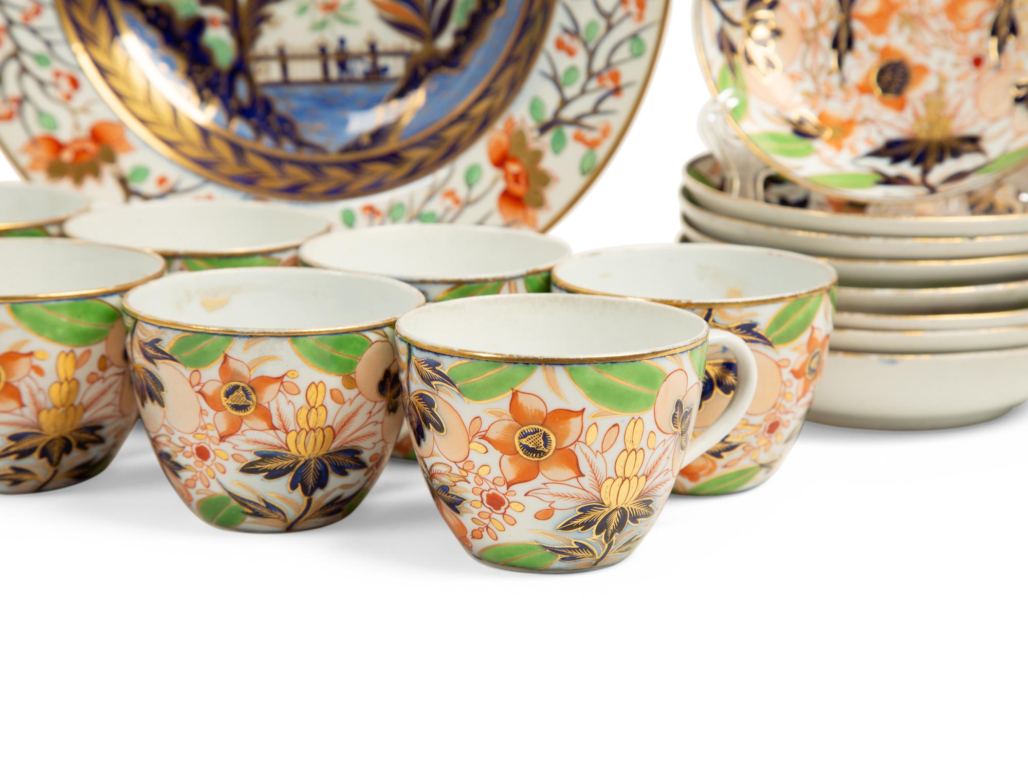 An English Coalport Porcelain Service in the Imari Palette — POSSIBLY JOHN ROSE, 19TH CENTURY