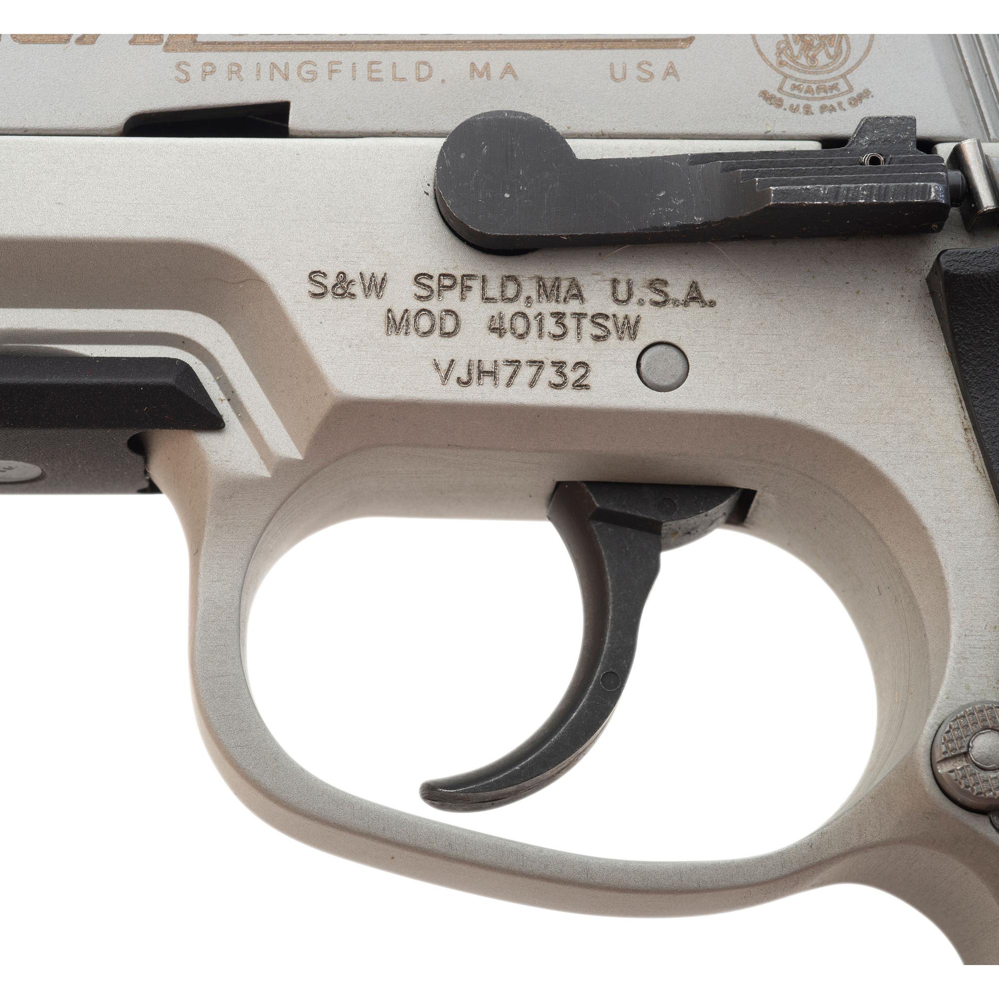 *Smith & Wesson Model 4013 TSW .40 Tactical in Box
