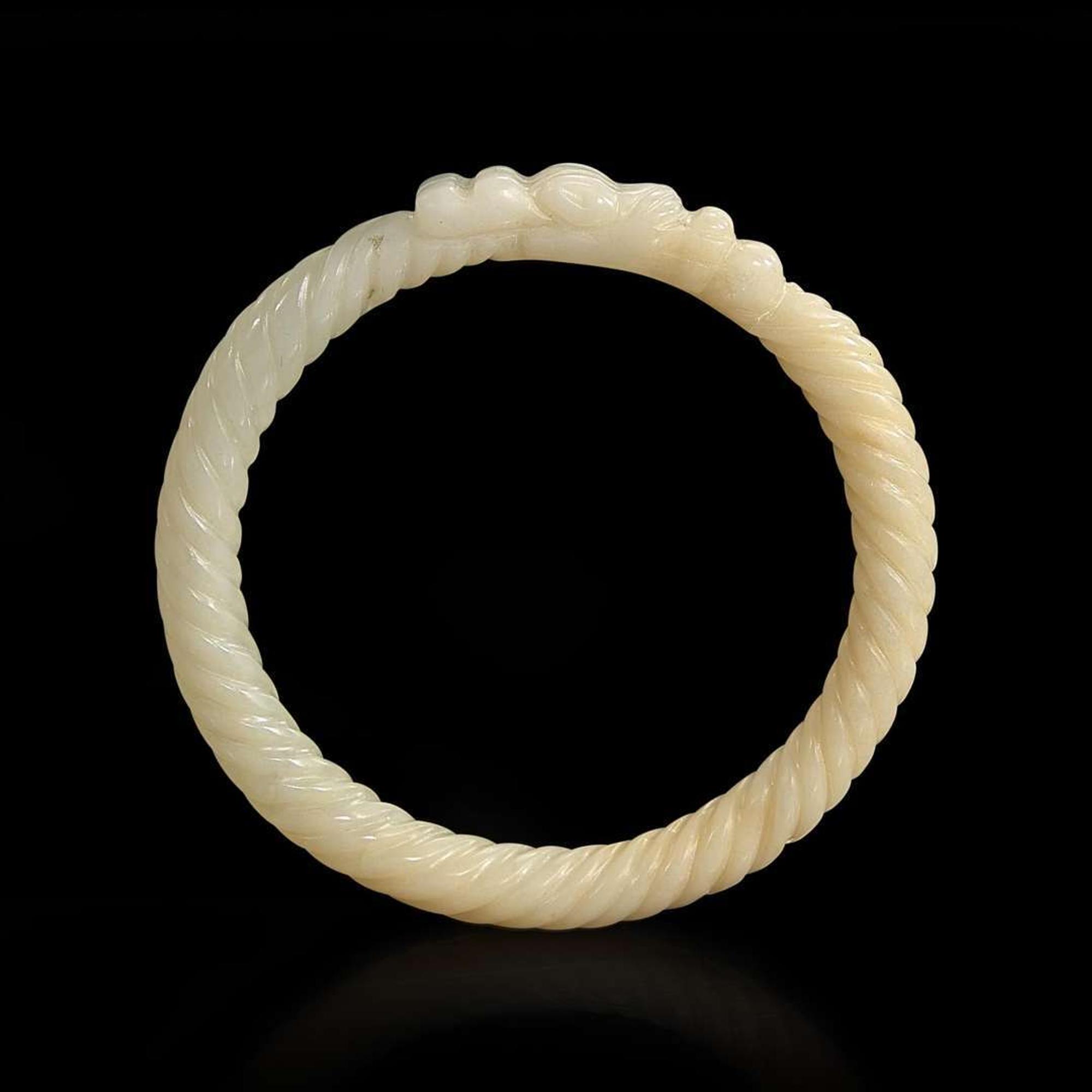 A Chinese white jade bangle 白玉手镯 Mid to late Qing dynasty ????