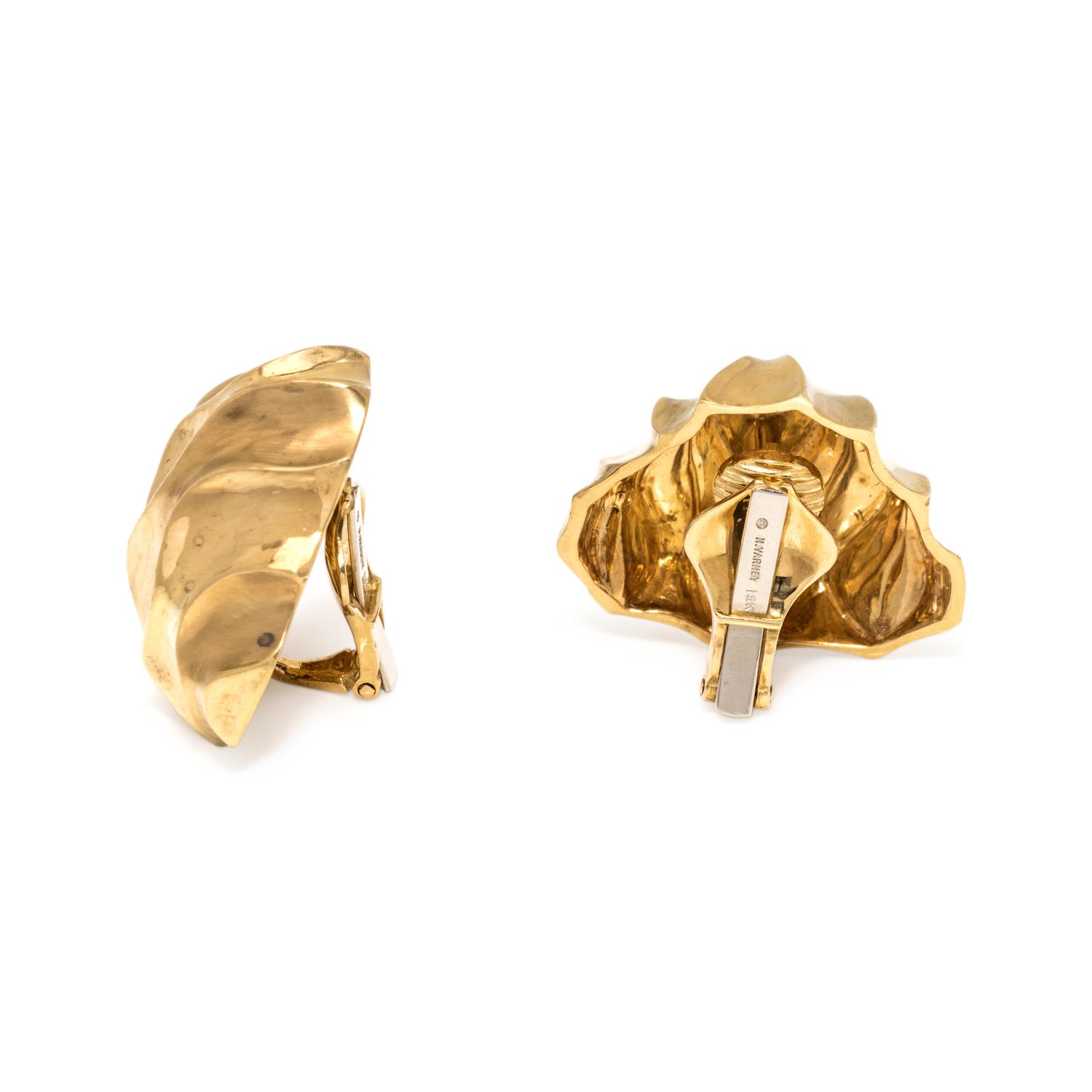 NICHOLAS VARNEY, YELLOW GOLD EARCLIPS