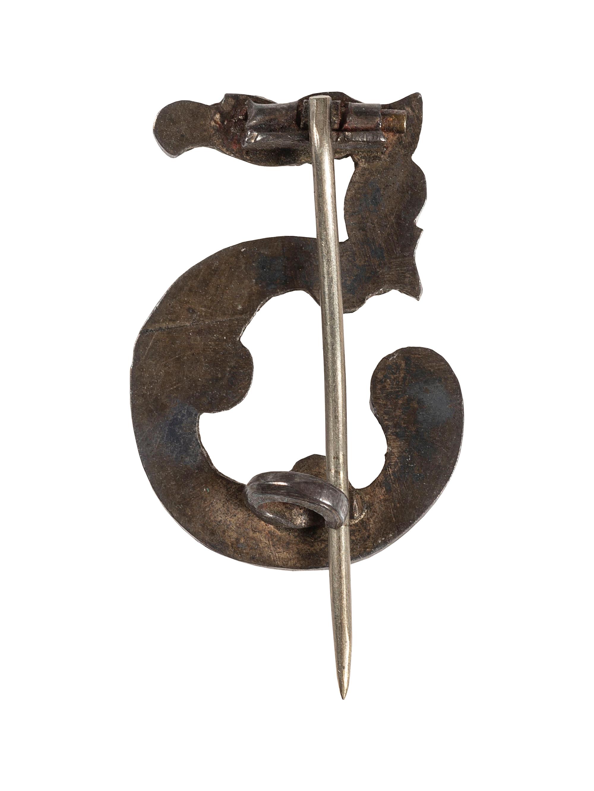 Silver engraved regimental number "5" as seen in 5th Ohio Volunteer Infantry Regiment photography.