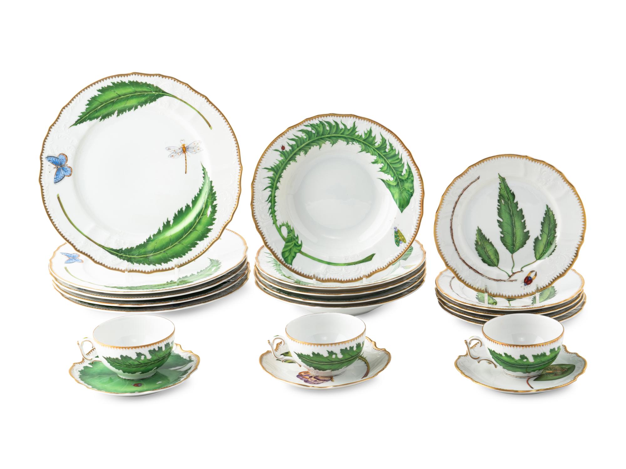 An Anna Weatherley Green Leaf Porcelain Dinner Service