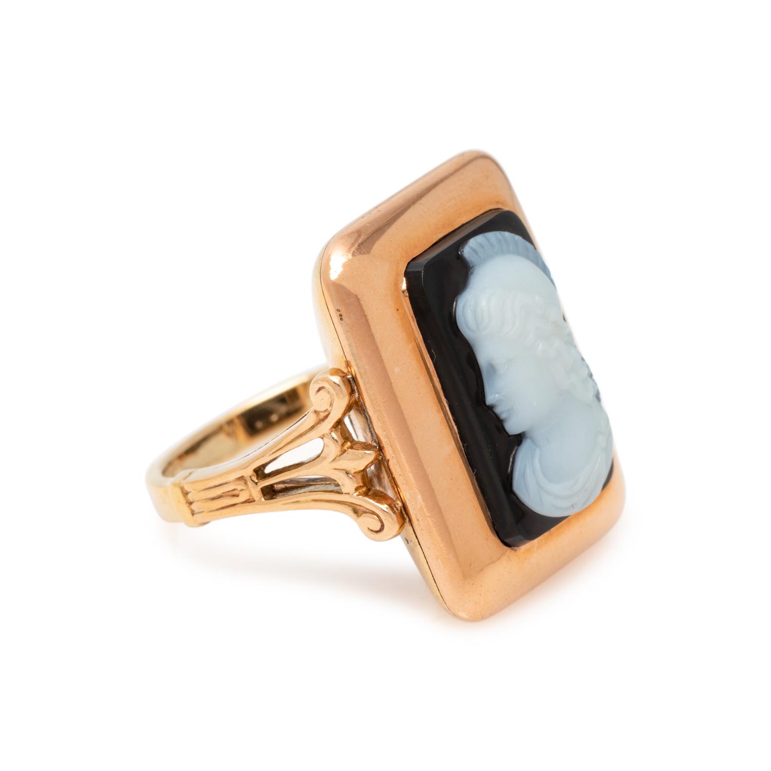 BICOLOR GOLD AND CAMEO RING