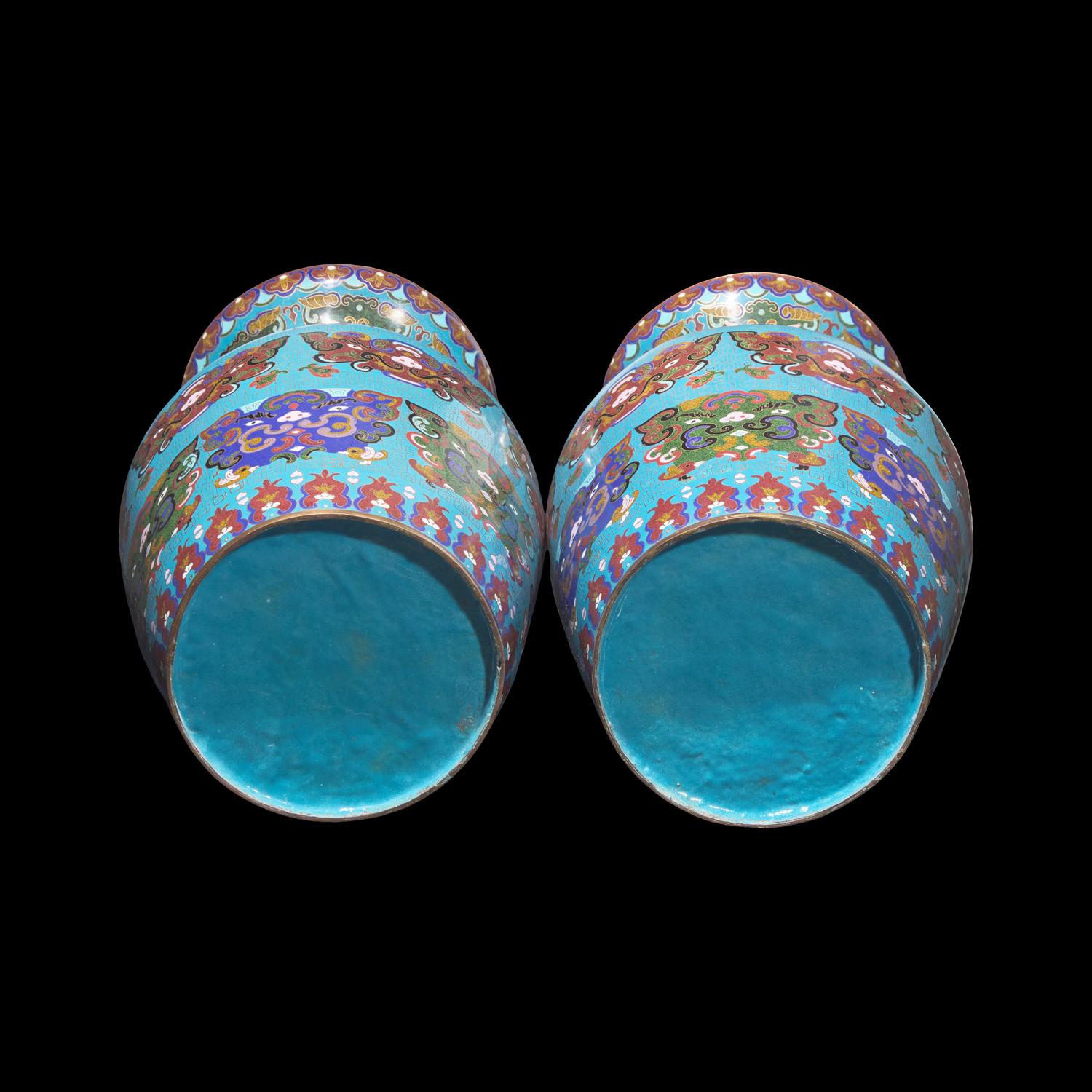 A Pair of Chinese Cloisonne Vases, 20th Century 近代 掐絲琺琅仿古瓶一對