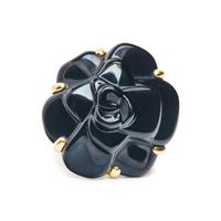 CHANEL, YELLOW GOLD AND CARVED ONYX CAMELLIA RING