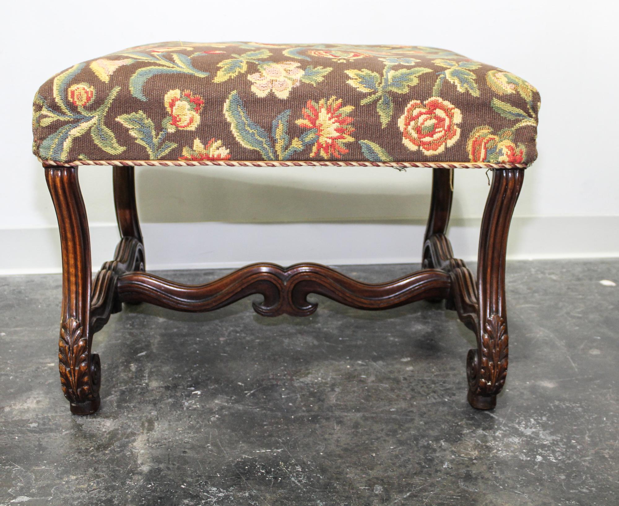 A Louis XIV Style Walnut Tabouret Width 24 1/2 inches. — 20TH CENTURY