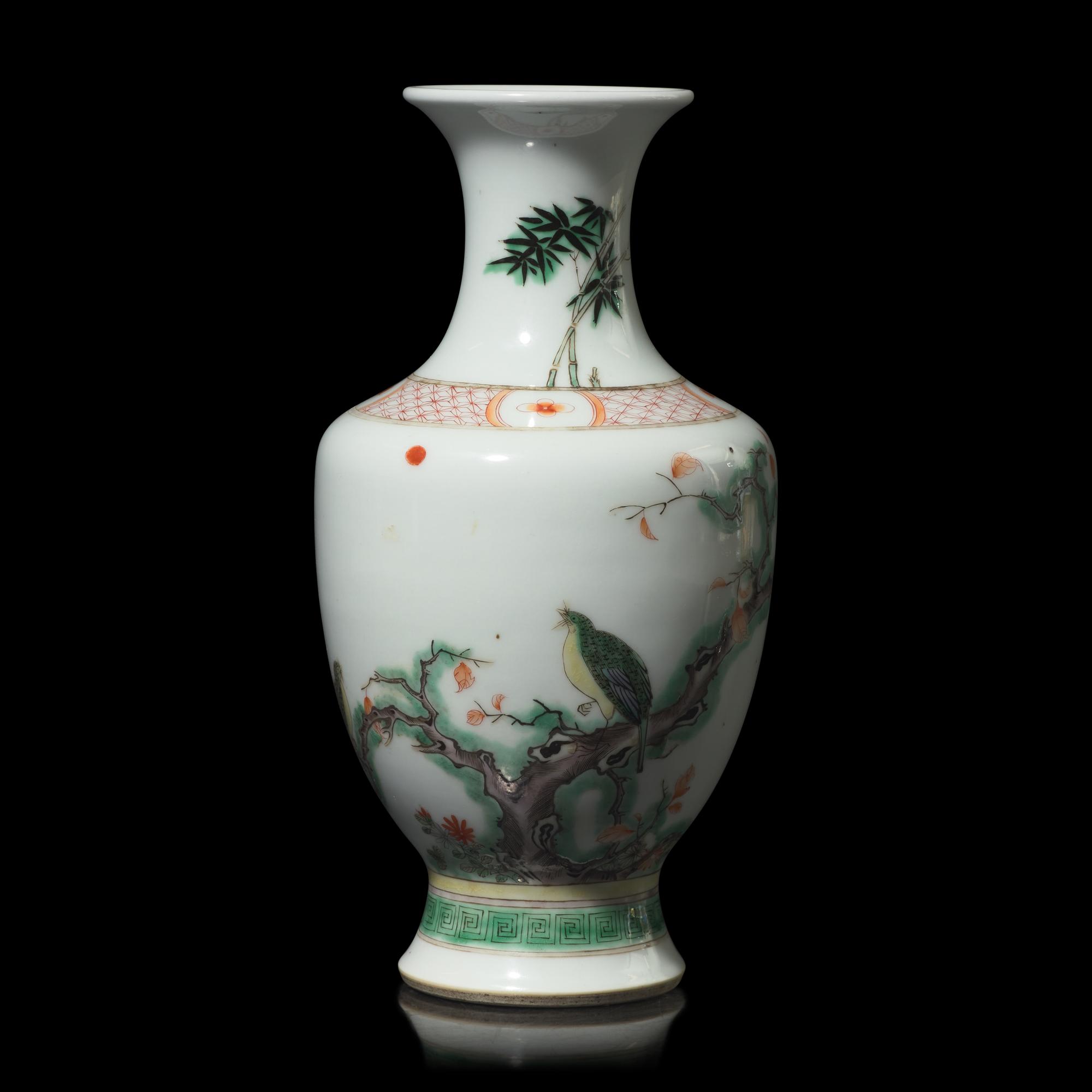 A Chinese Famille Verte Porcelain 'Flower and Bird' Vase 粉彩花鳥圖瓶