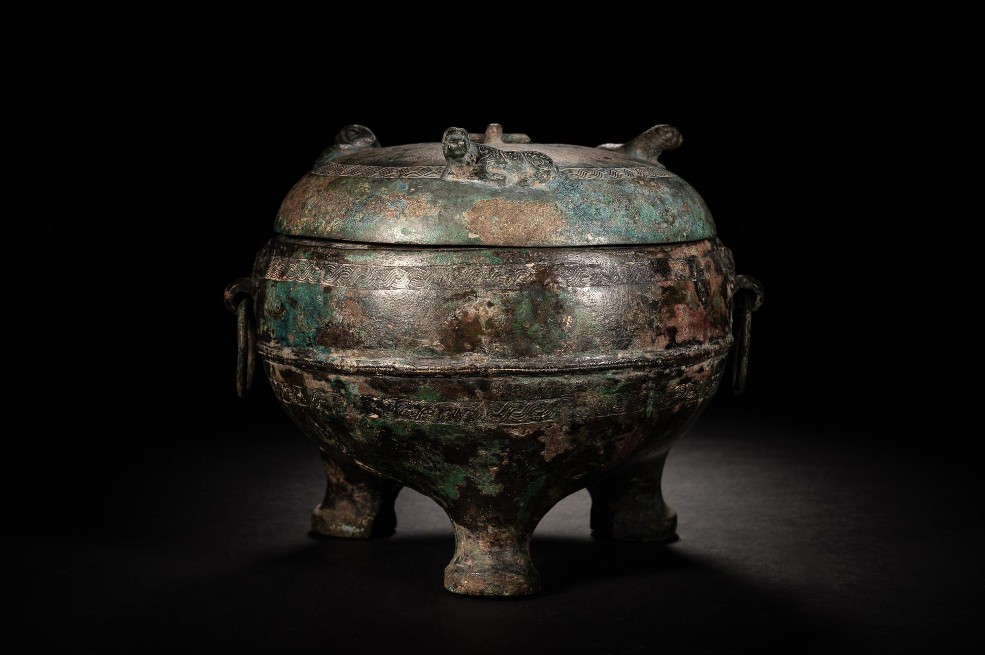 An Archaic Bronze Food Vessel, Dui