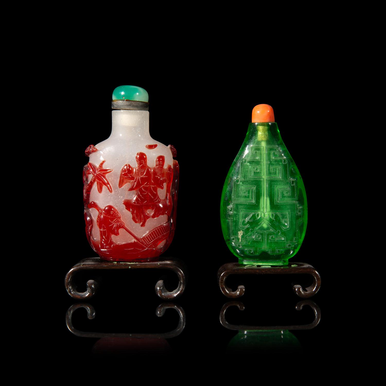 Two Chinese Glass Snuff Bottles, Late 19th-20th Century 晚清-近代 料器鼻烟壺兩支