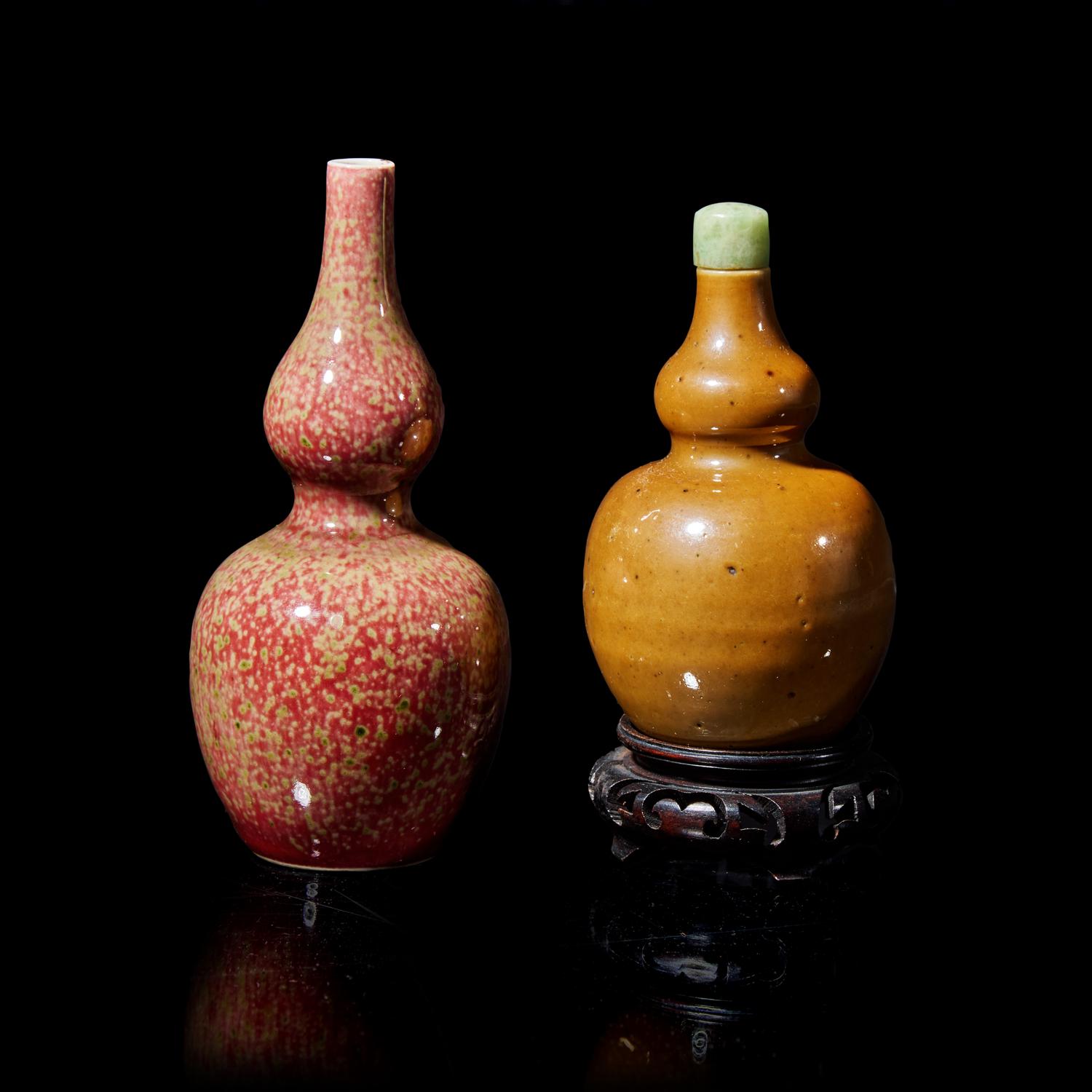 Two Small Chinese Monochrome Glazed Porcelain Gourd-Form Vases, 19th-20th Century 晚清-民國 單色釉小瓶兩件