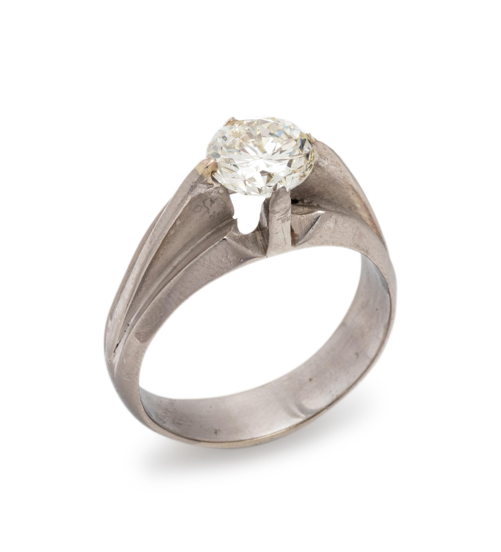 DIAMOND RING