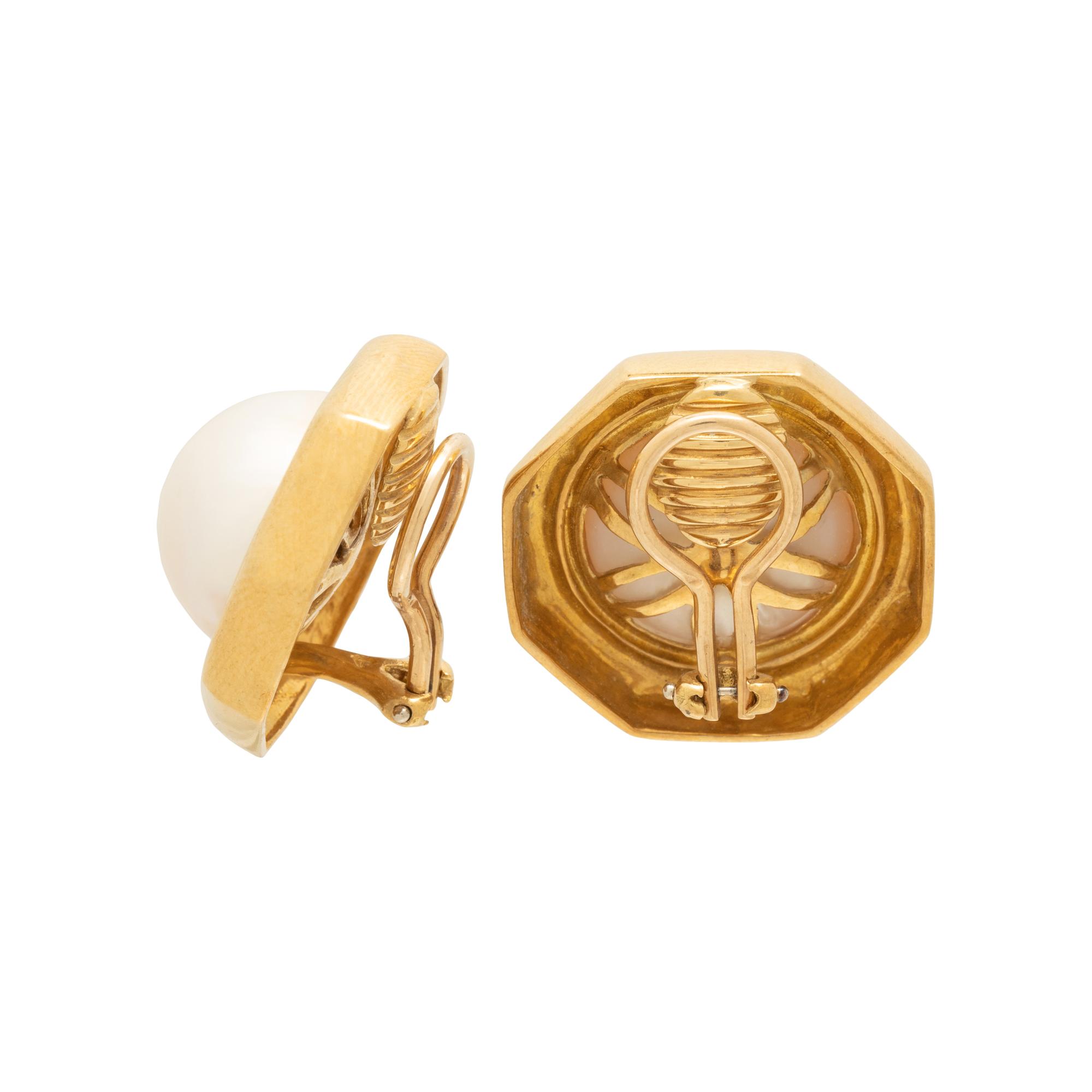 YELLOW GOLD AND CULTURED MABE PEARL EARRINGS