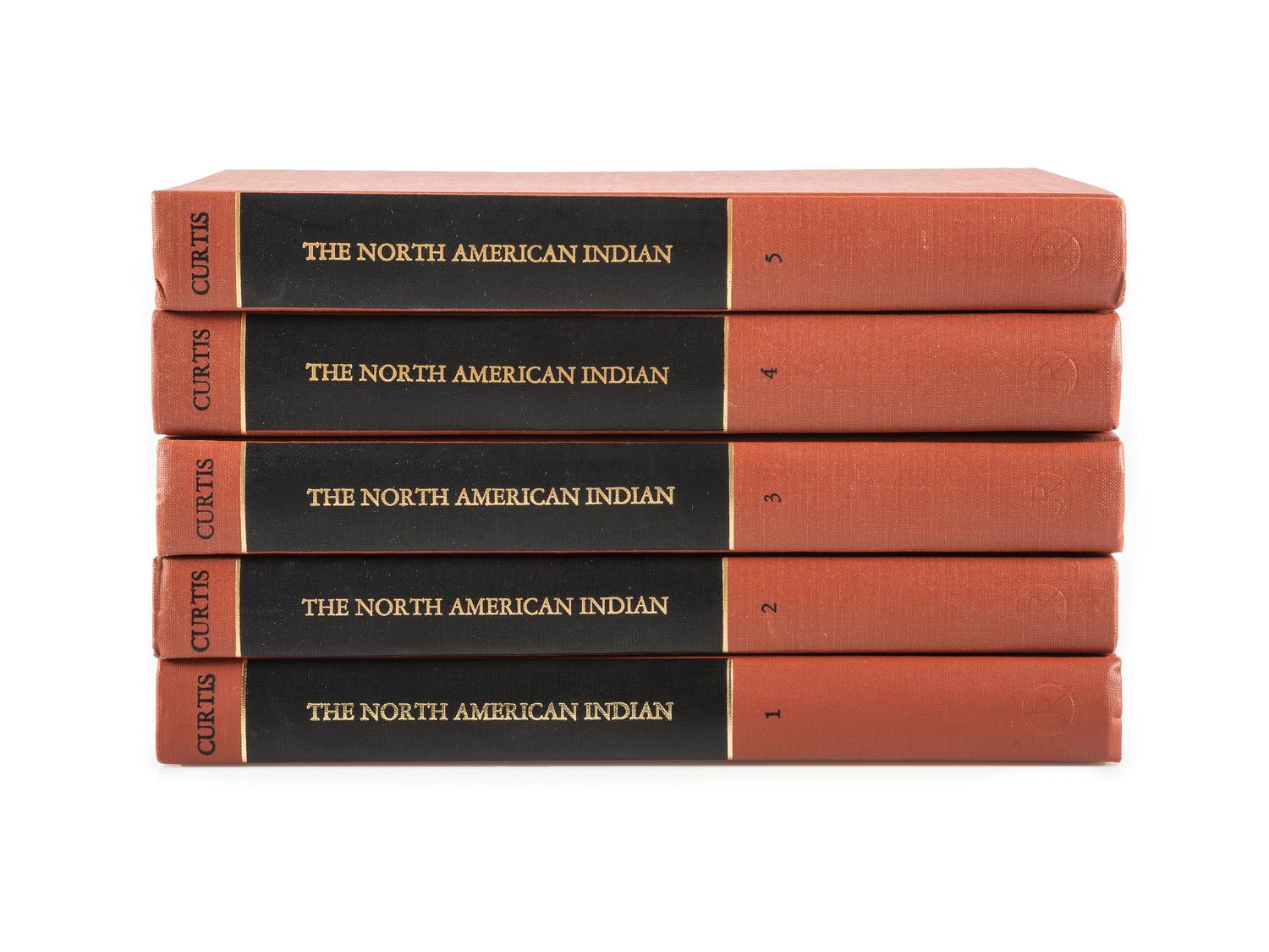 CURTIS, Edward (1868-1952). The North American Indian. New York, San Francisco, London: Johnson Reprint Corporation, 1976.