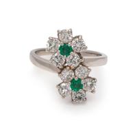 EMERALD AND DIAMOND FLOWER MOTIF RING