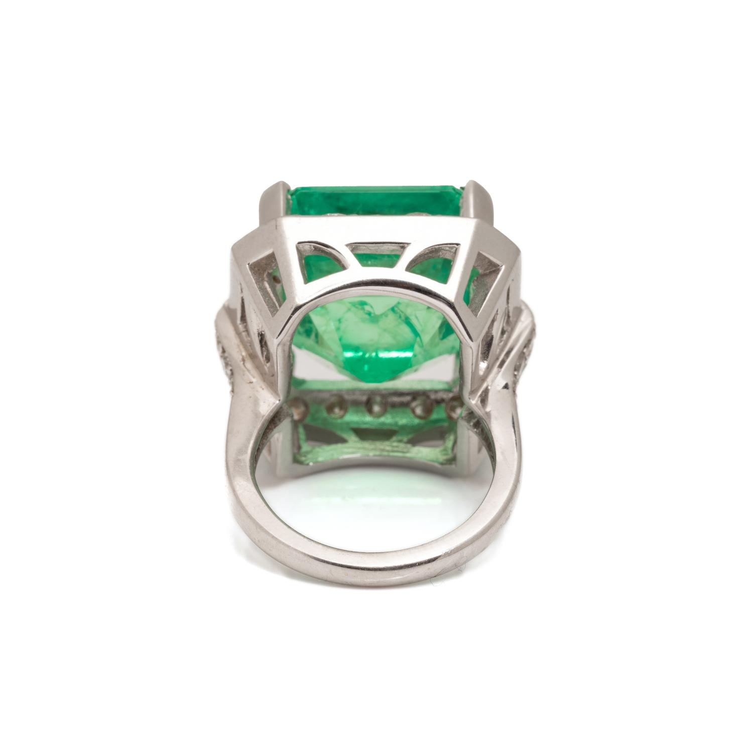 COLOMBIAN EMERALD AND DIAMOND RING