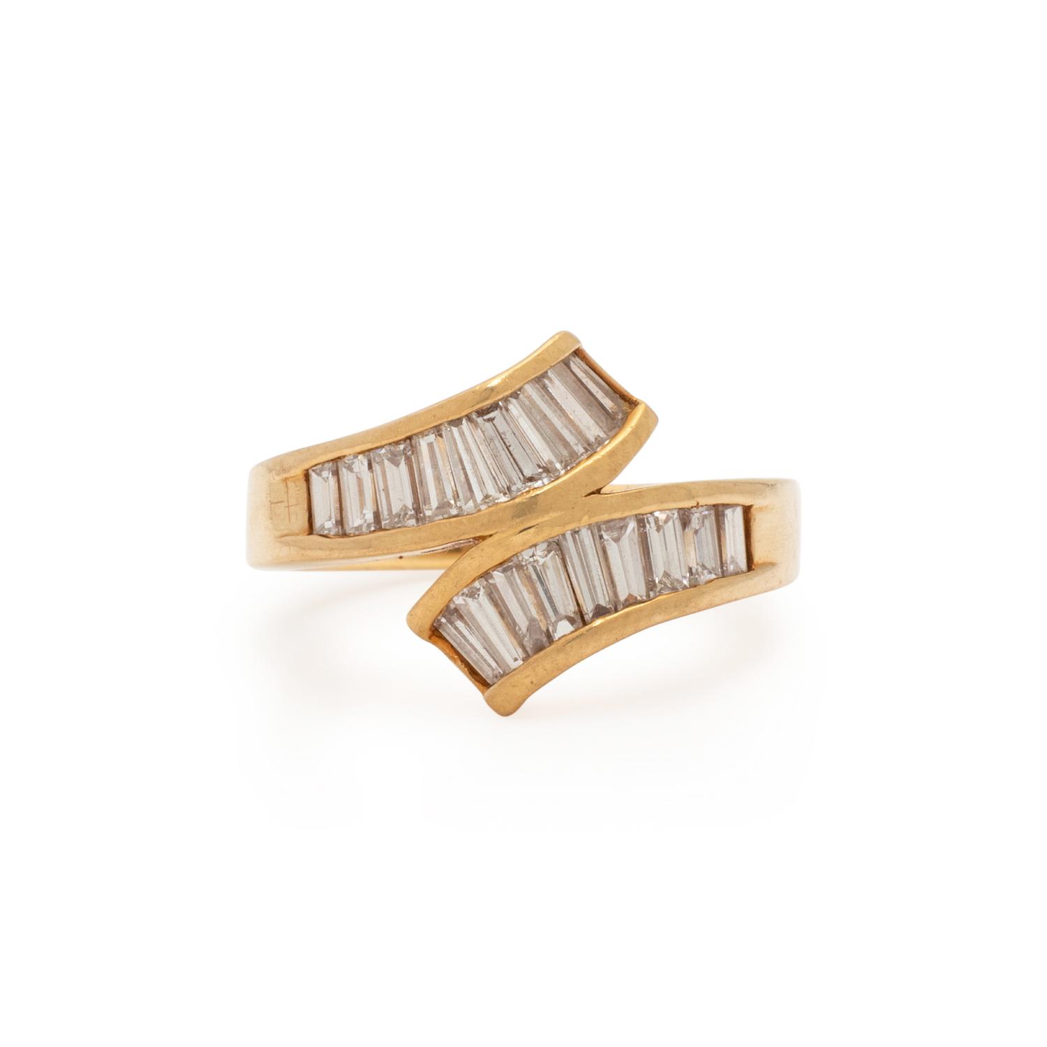 DIAMOND AND YELLOW GOLD RING