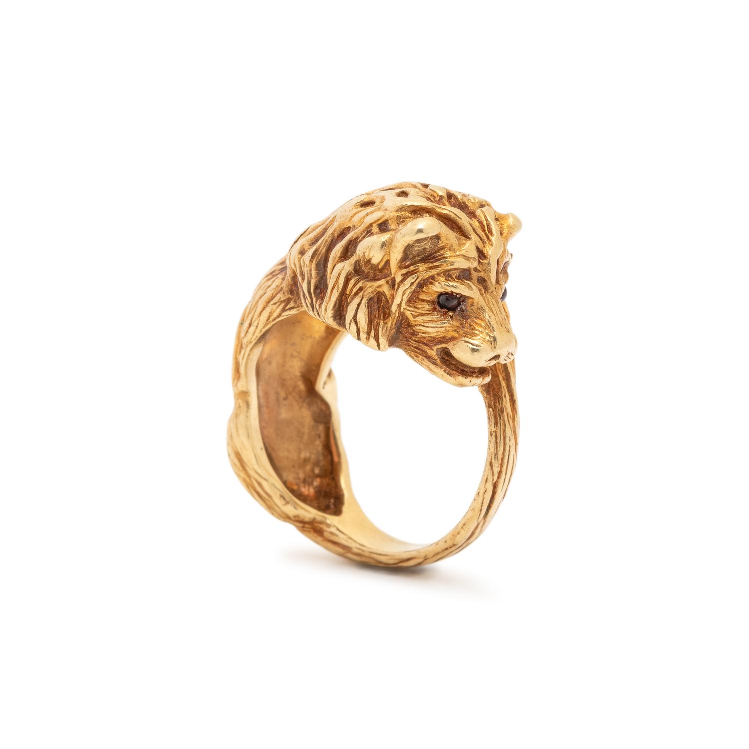 VAN CLEEF & ARPELS, YELLOW GOLD LION RING