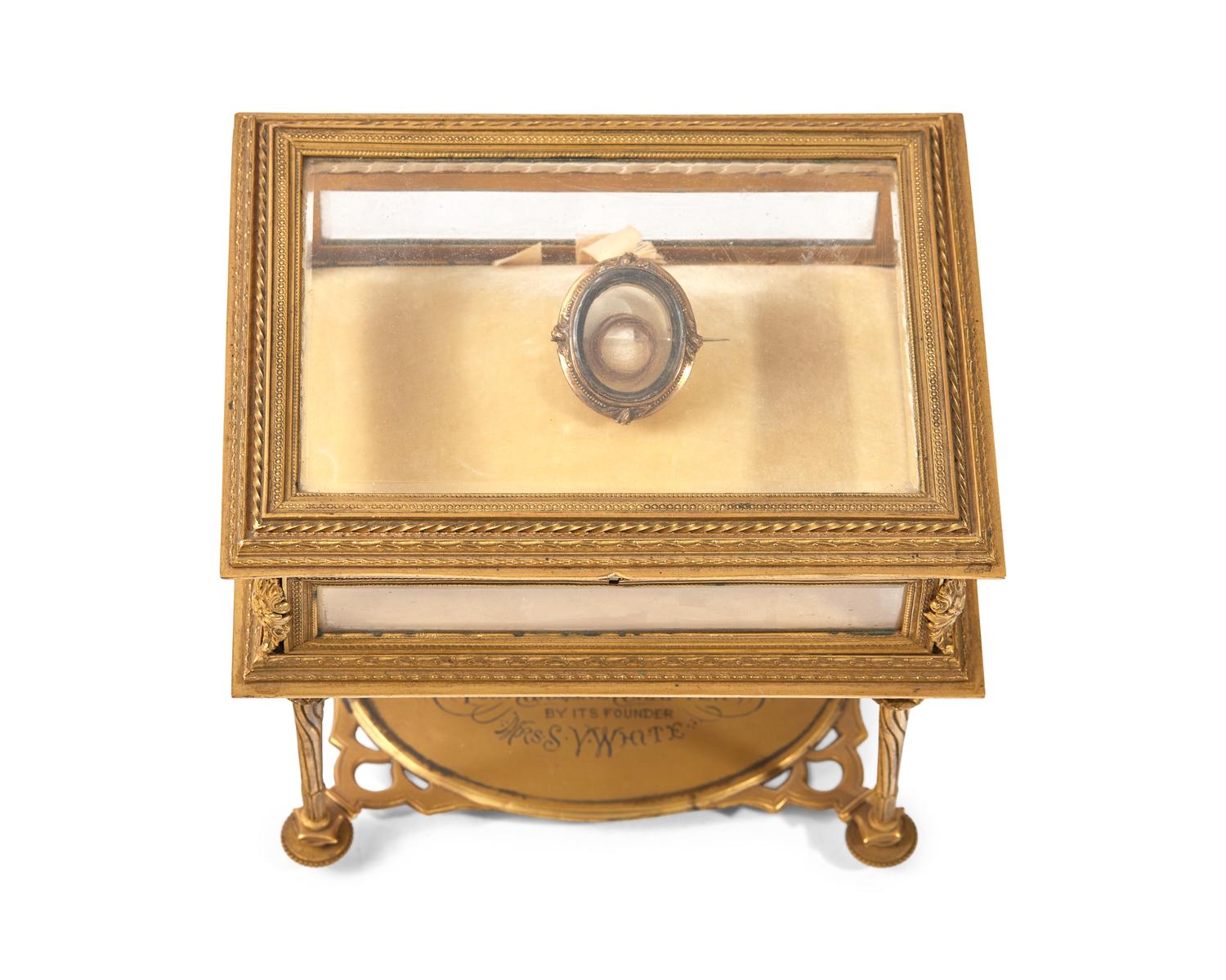 A Mourning Brooch With Hair Of George Washington Mounted In A Gilt Bronze And Glass Vitrine