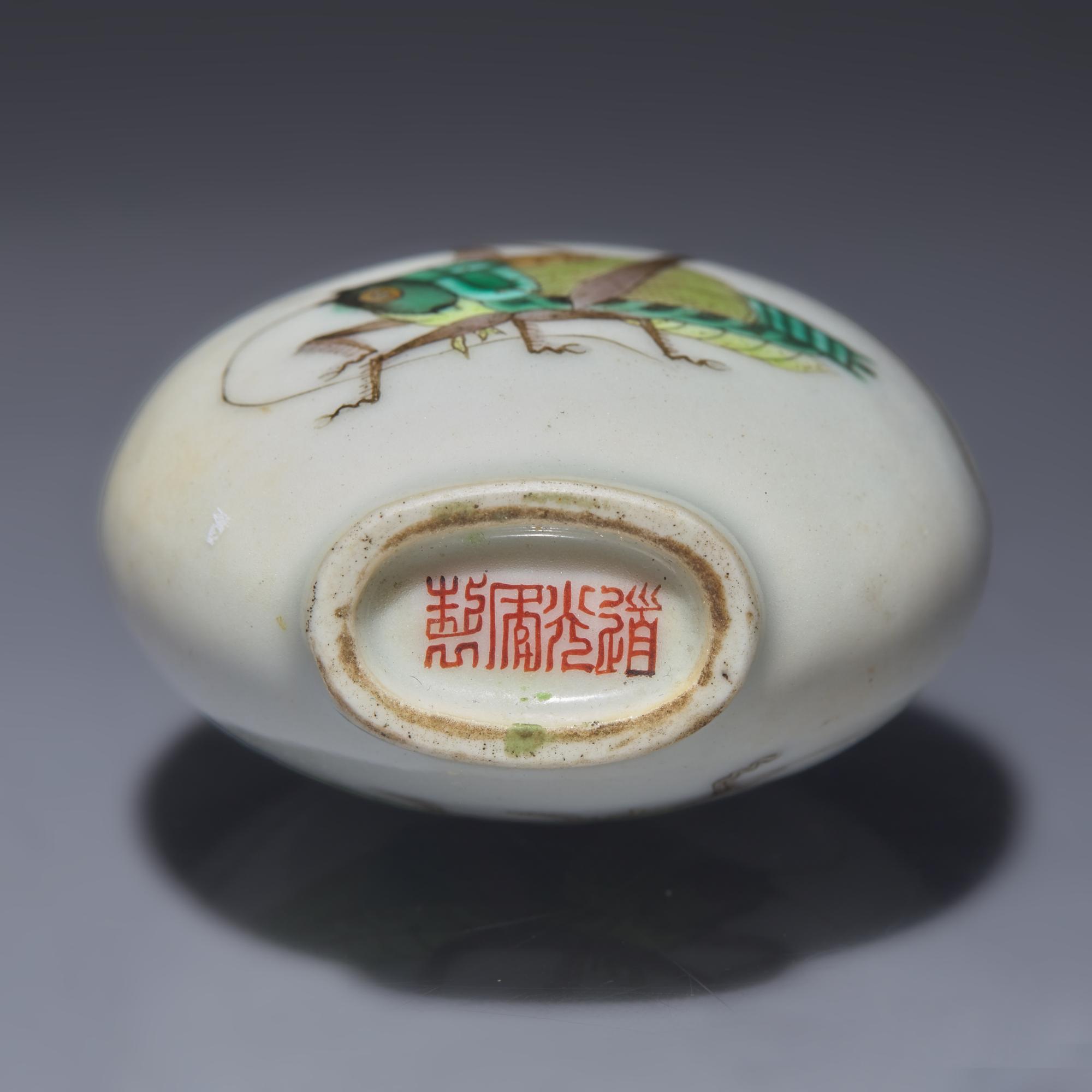 A Chinese Enameled Porcelain "Crickets" Snuff Bottle, Daoguang Mark and of the Period — 清道光 粉彩蟈蟈圖鼻煙壺