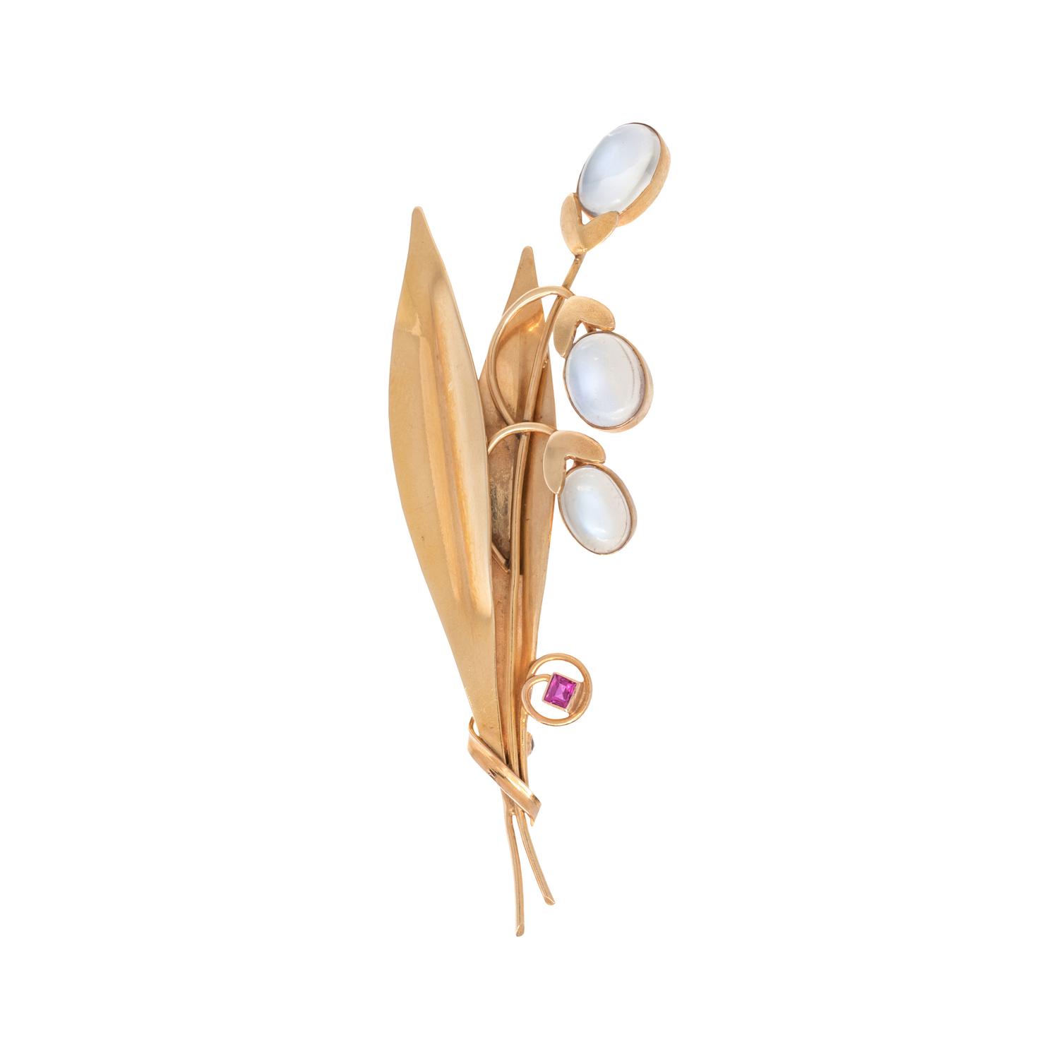 YELLOW GOLD, MOONSTONE AND RUBY BROOCH