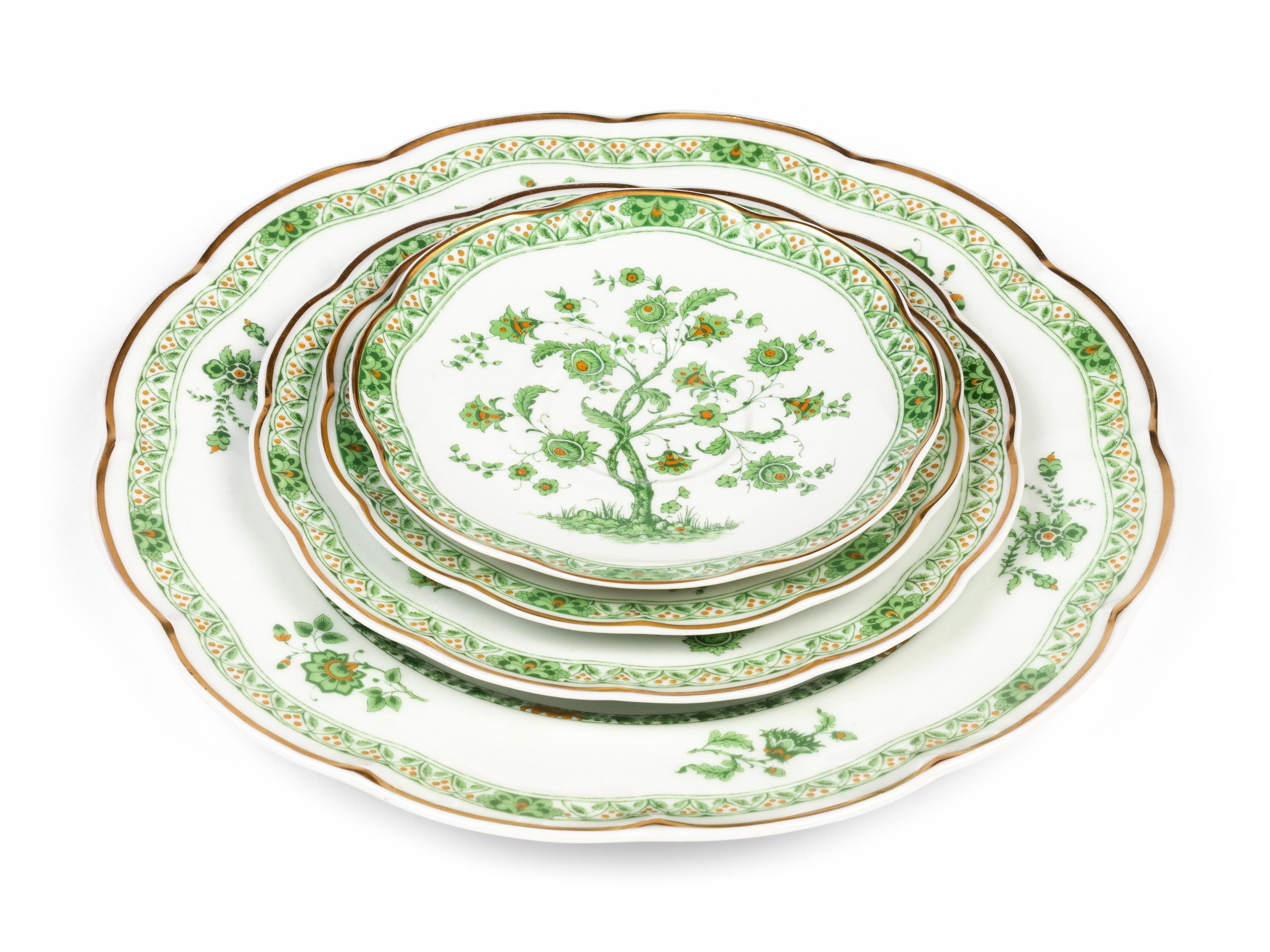 A Haviland Limoges Bonneval Porcelain Dinner Service