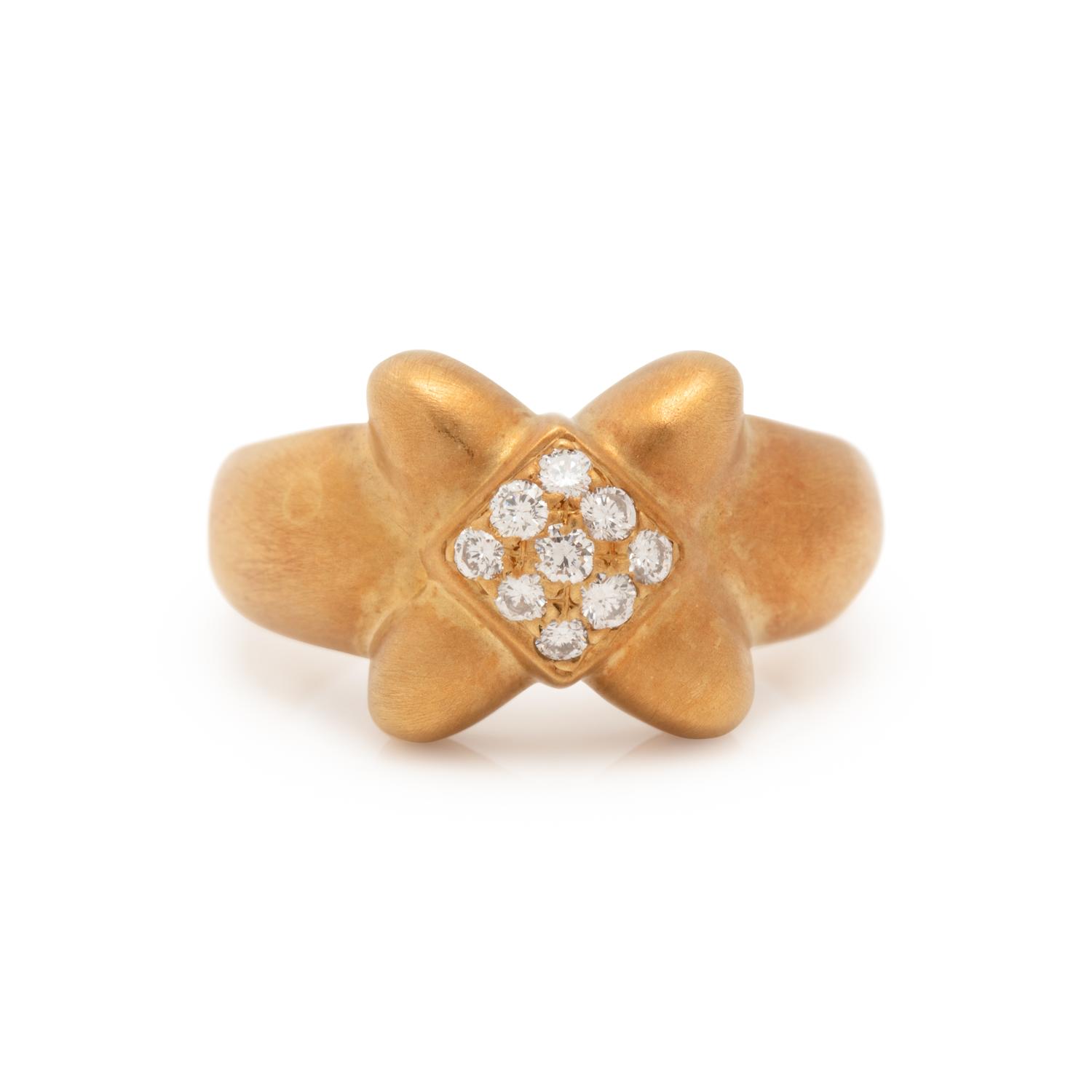 YELLOW GOLD AND DIAMOND RING