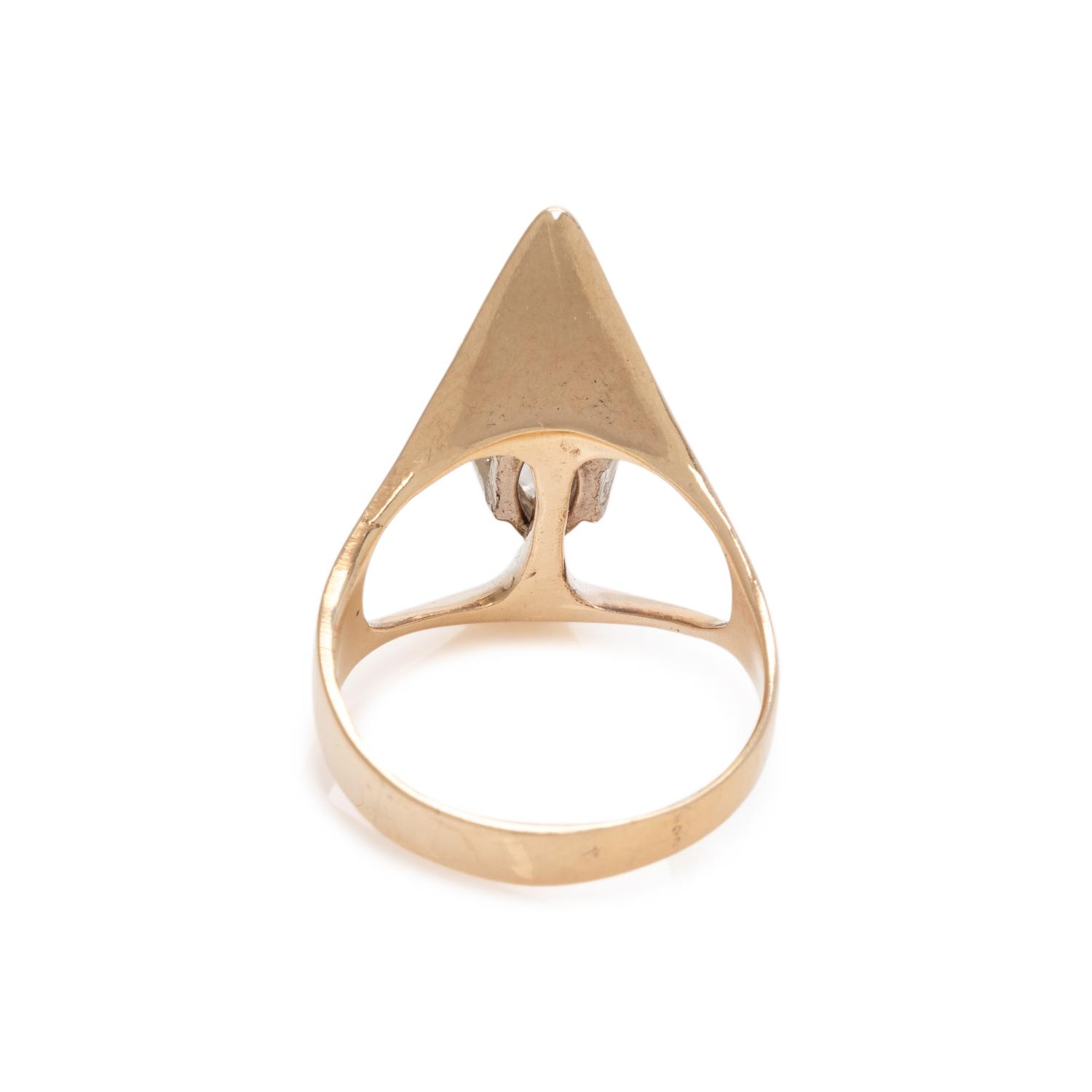 YELLOW GOLD AND DIAMOND RING