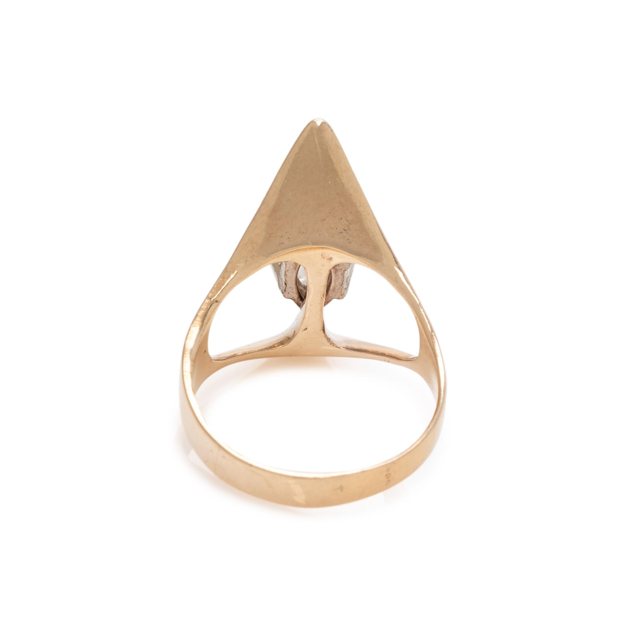 YELLOW GOLD AND DIAMOND RING