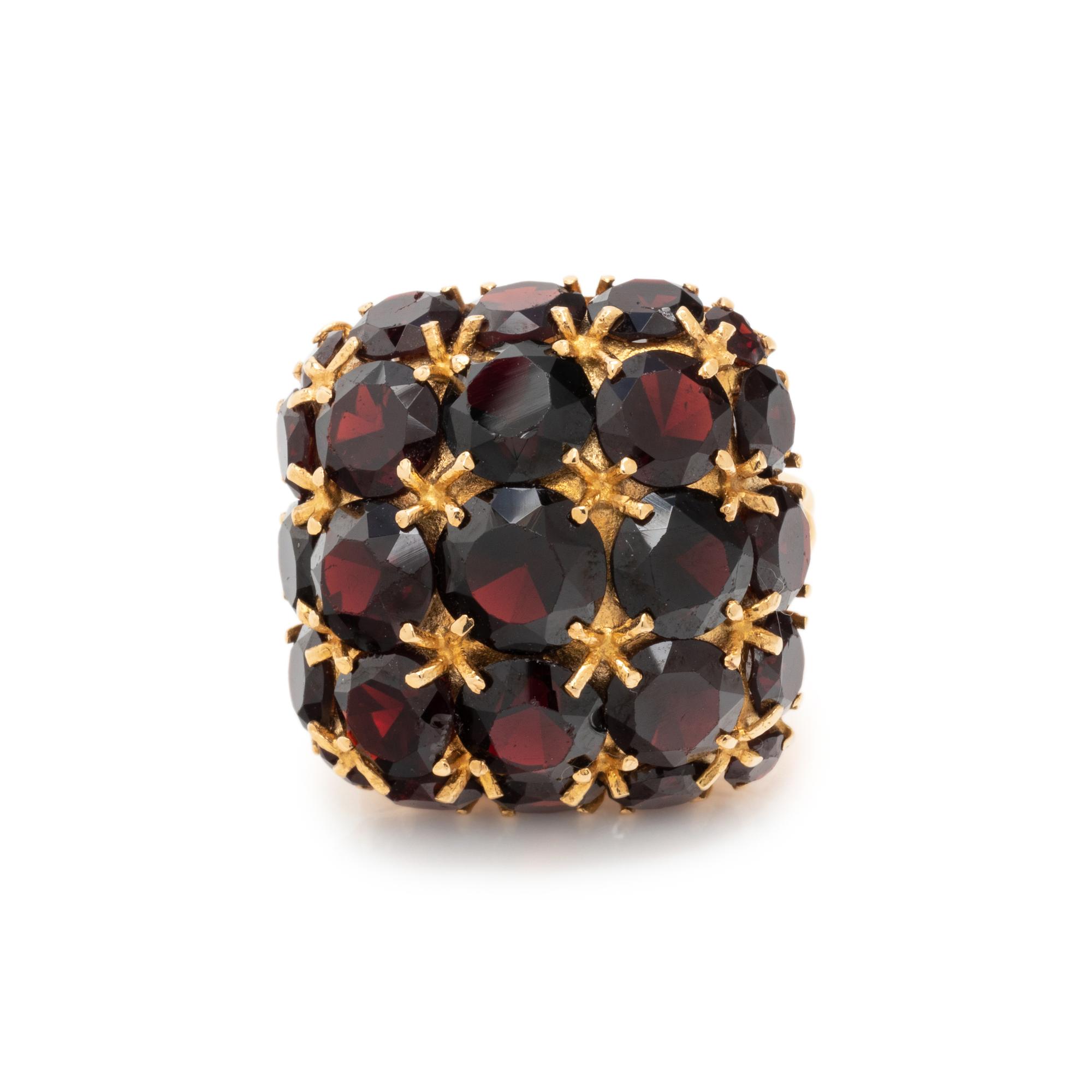 YELLOW GOLD AND GARNET RING