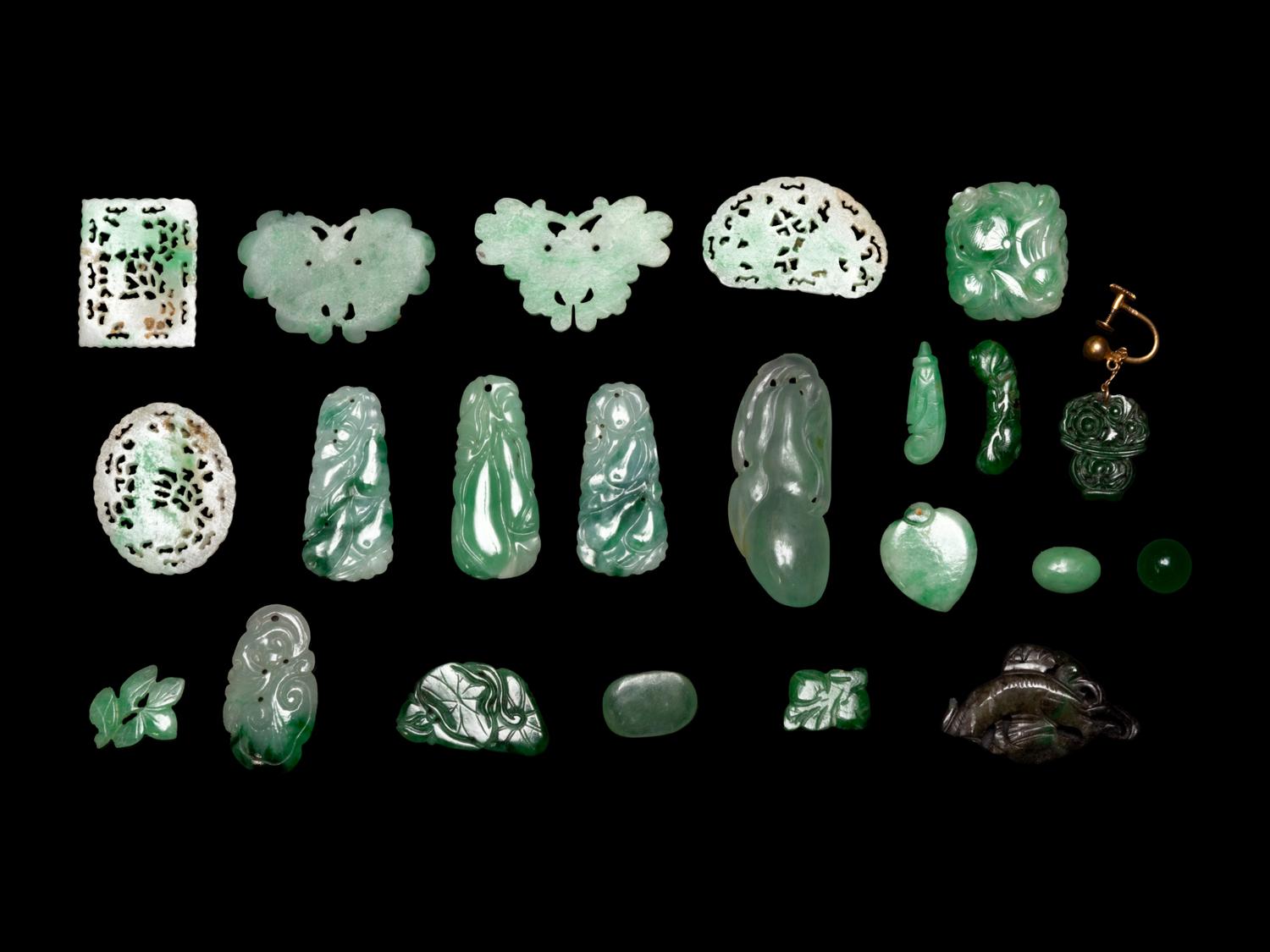 22 Chinese Jadeite, Hardstone and Glass Jewelry