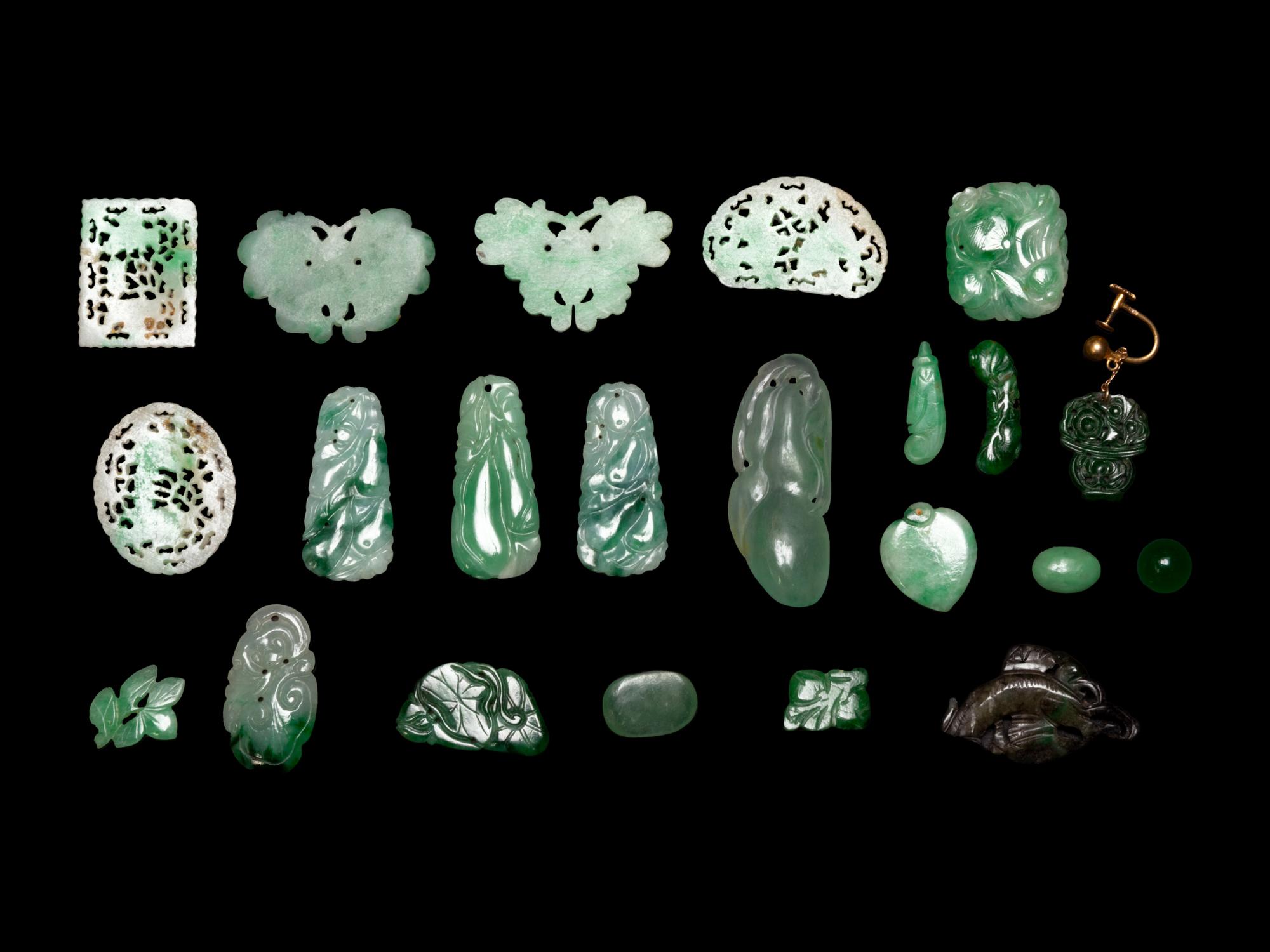 22 Chinese Jadeite, Hardstone and Glass Jewelry