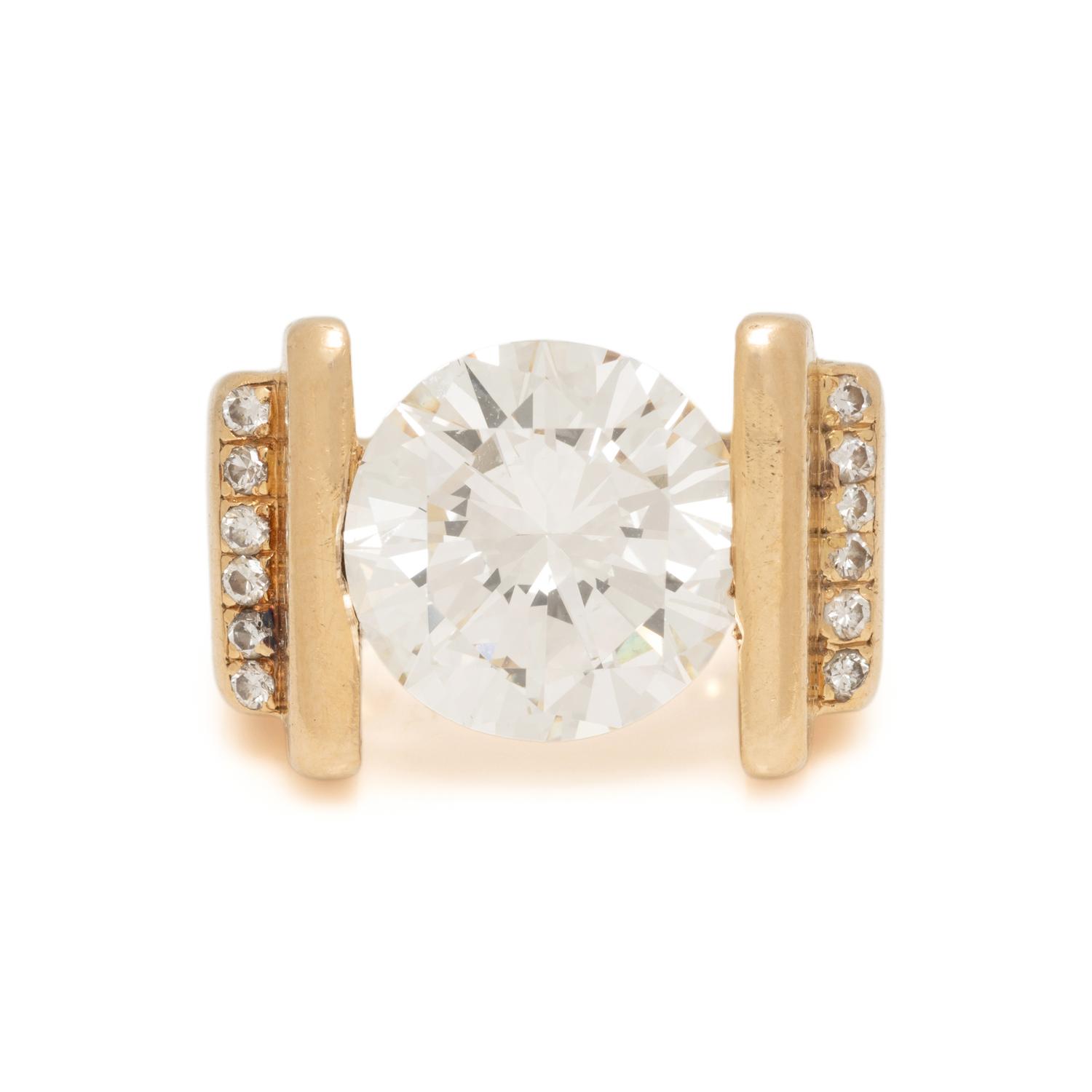 DIAMOND AND YELLOW GOLD RING