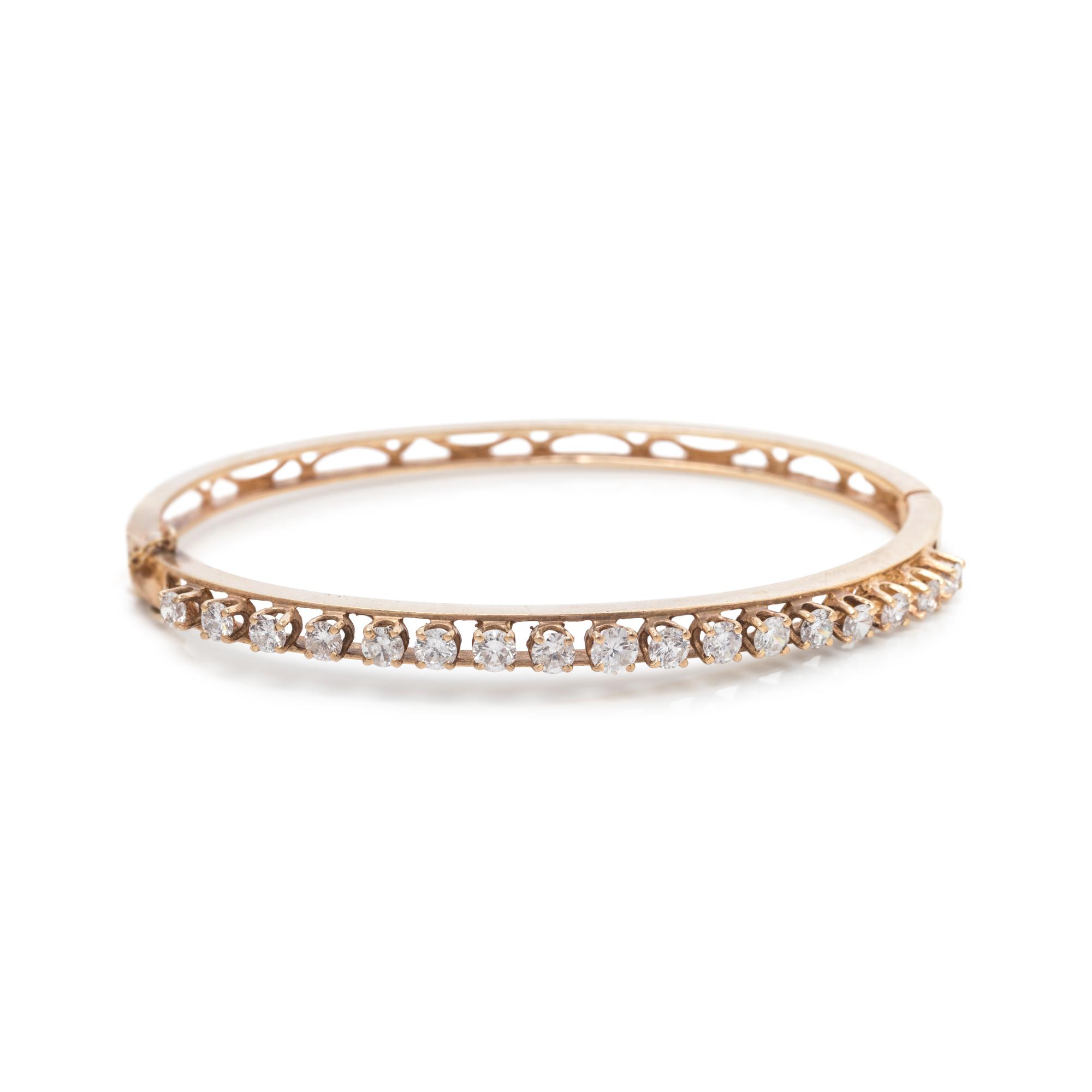 YELLOW GOLD AND DIAMOND BANGLE BRACELET
