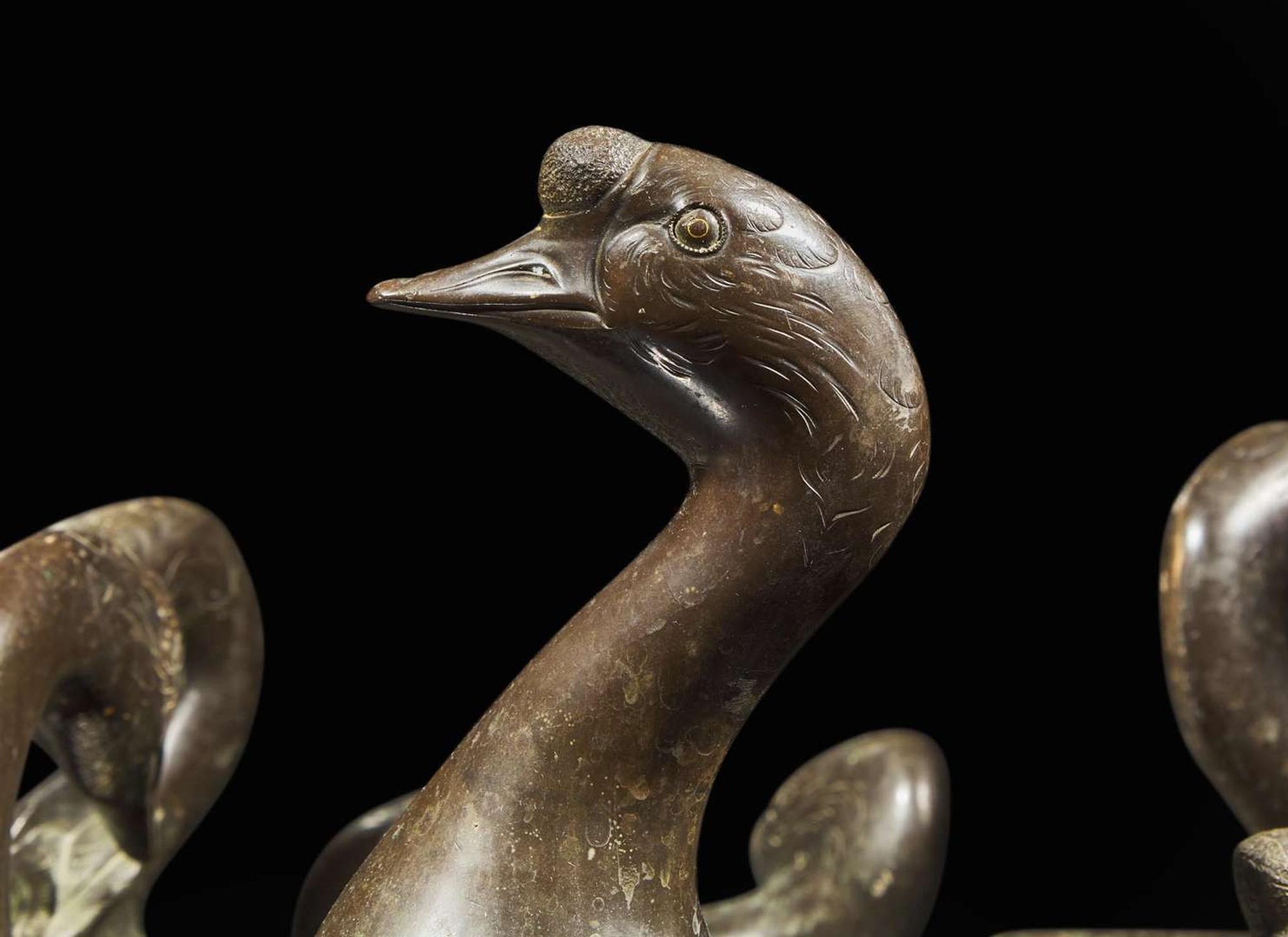 A large Japanese patinated bronze “Geese” jardinière, Meiji/Taisho period 銅加漆鵝形花盆 明治至大正