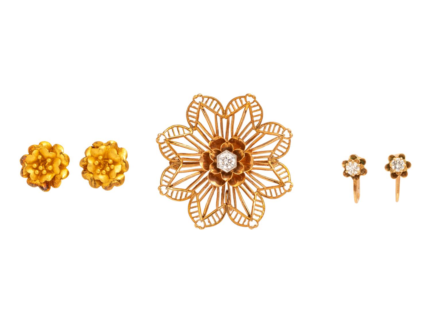 A Collection of Yellow Gold Jewelry,