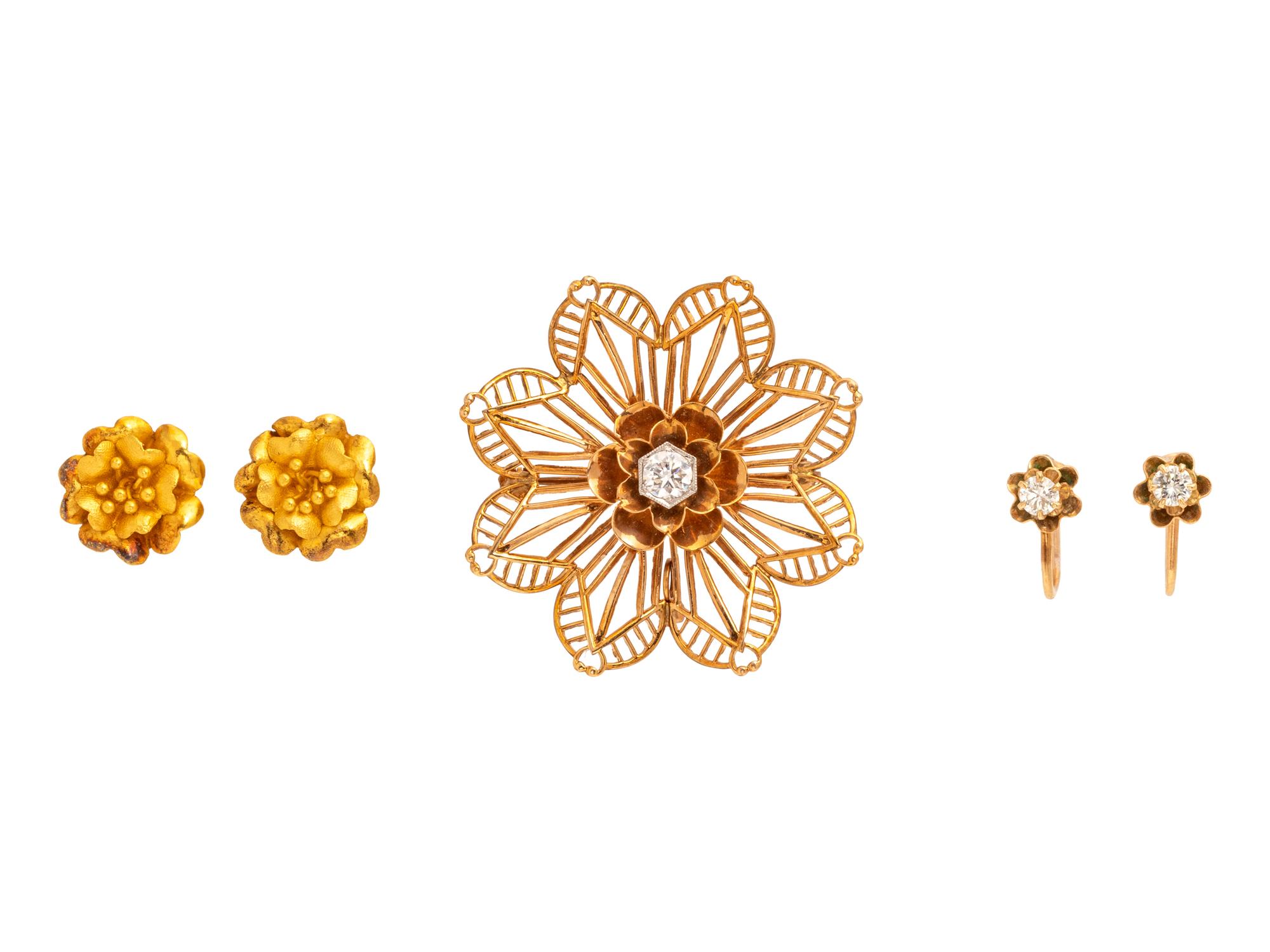 A Collection of Yellow Gold Jewelry,