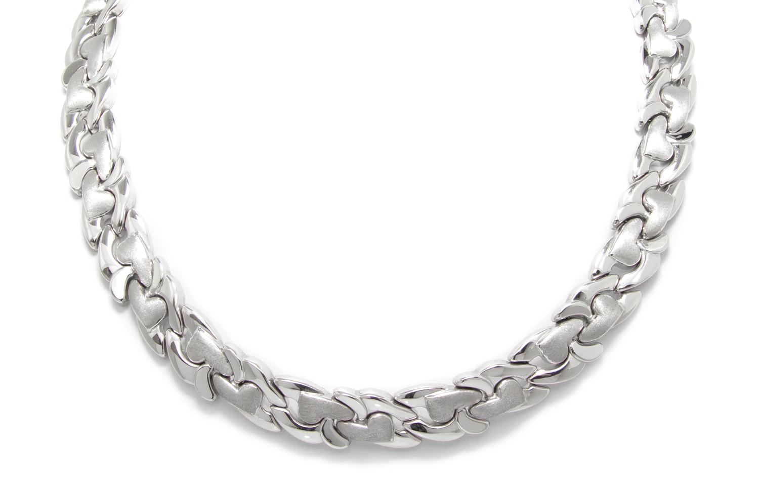 An 18 Karat White Gold Necklace, 38.10 dwts.
