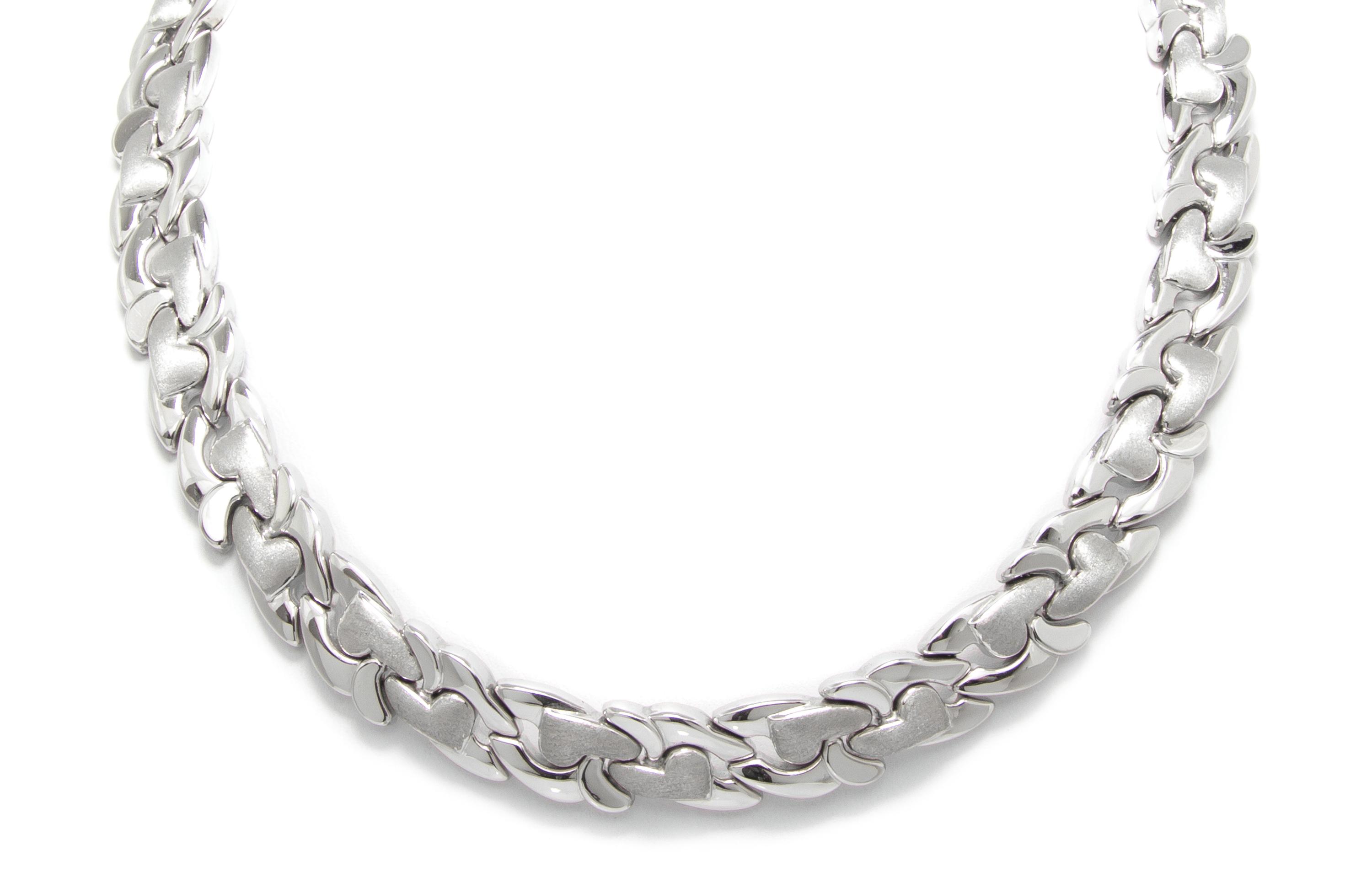 An 18 Karat White Gold Necklace, 38.10 dwts.