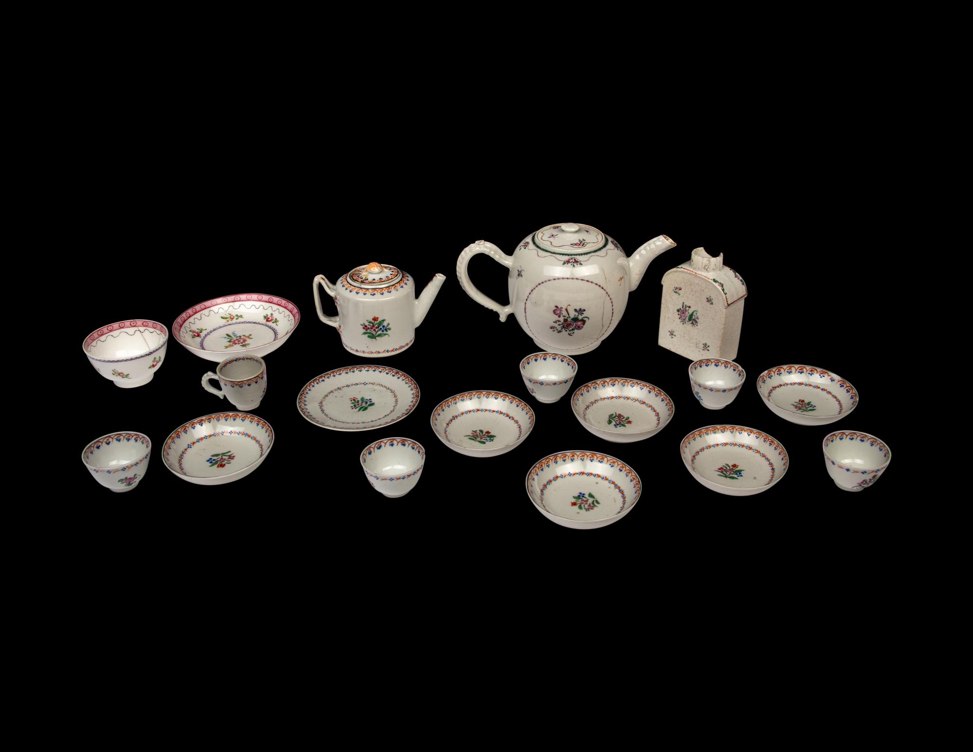 18 Chinese Export Porcelain Tea Articles