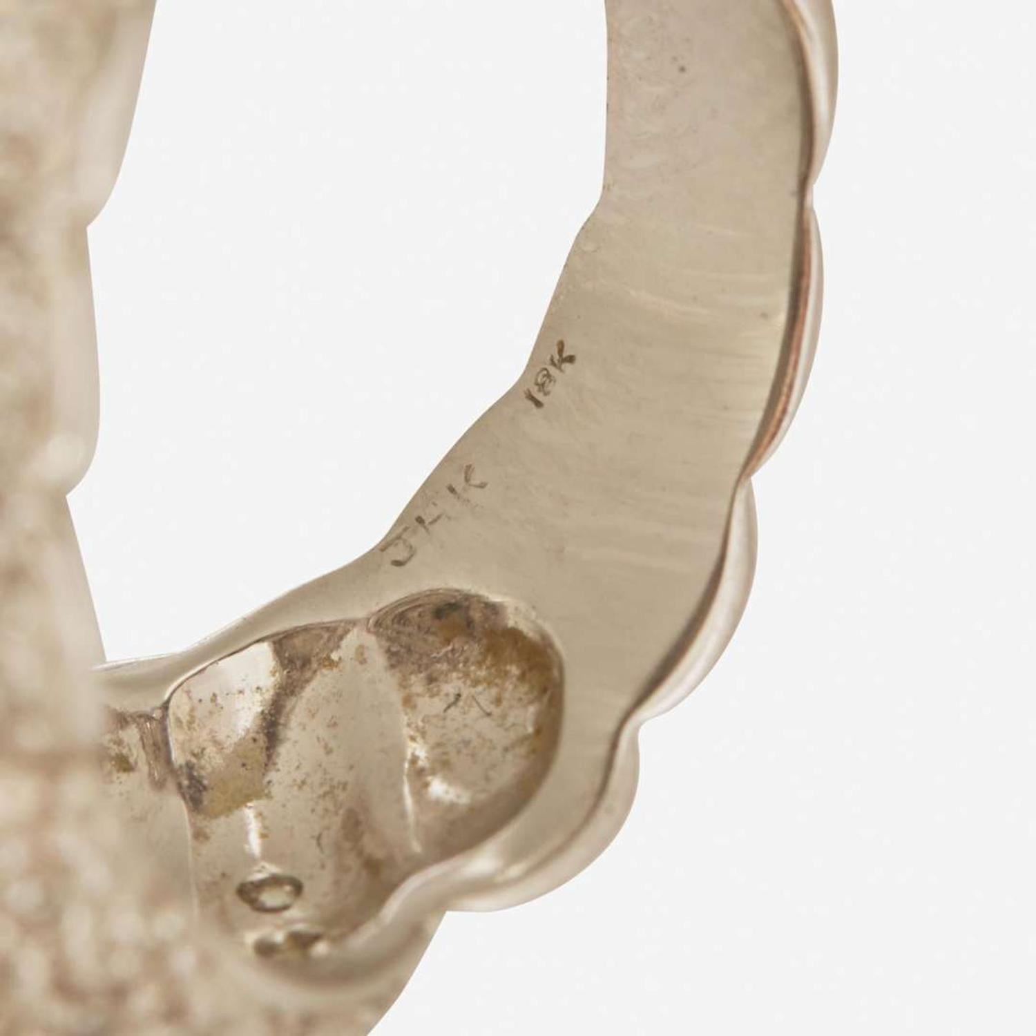 An 18K White Gold, Tahitian Pearl, and Diamond Ring